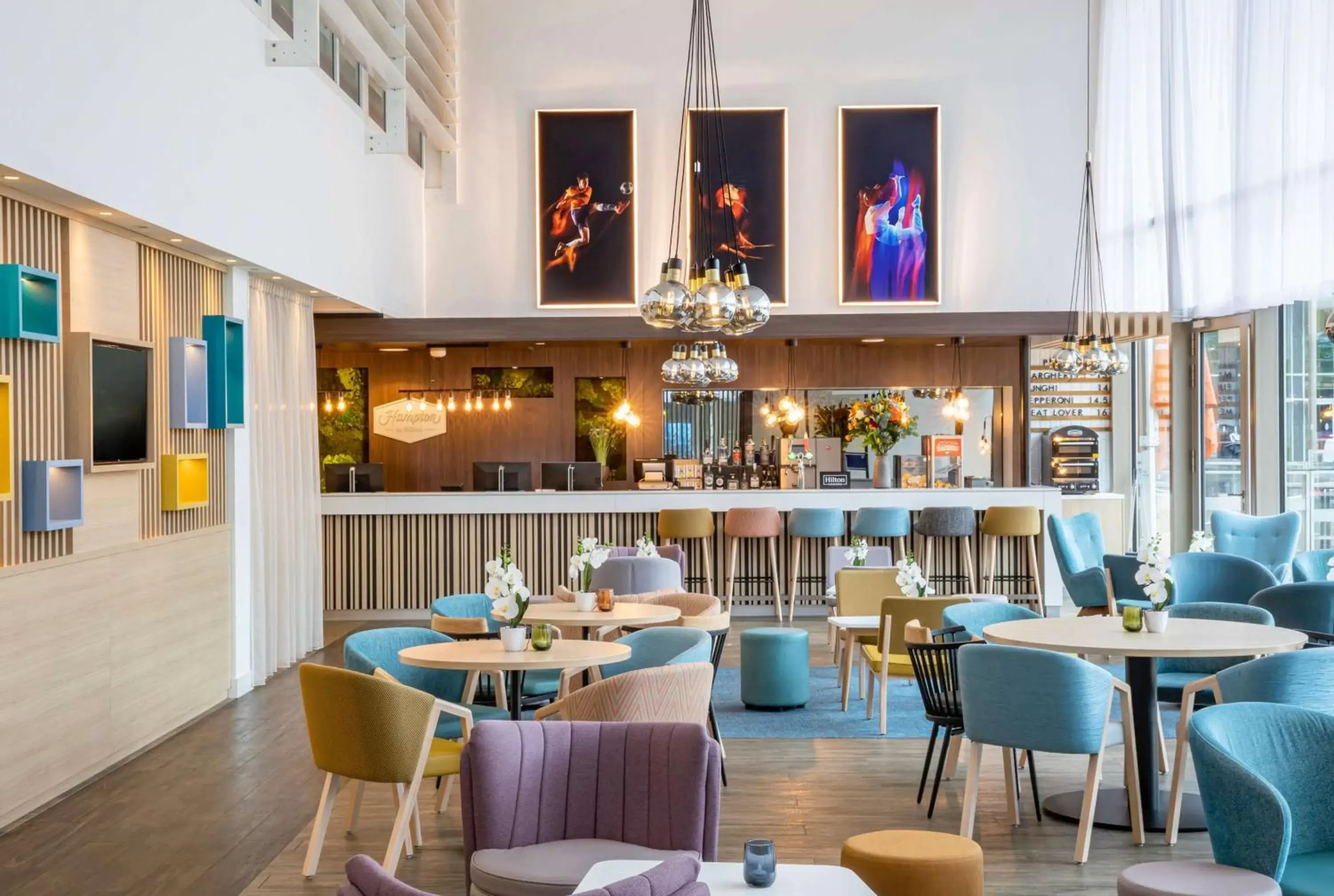 Lounge or bar, Restaurant/Places to Eat in Hampton By Hilton Amsterdam Arena Boulevard