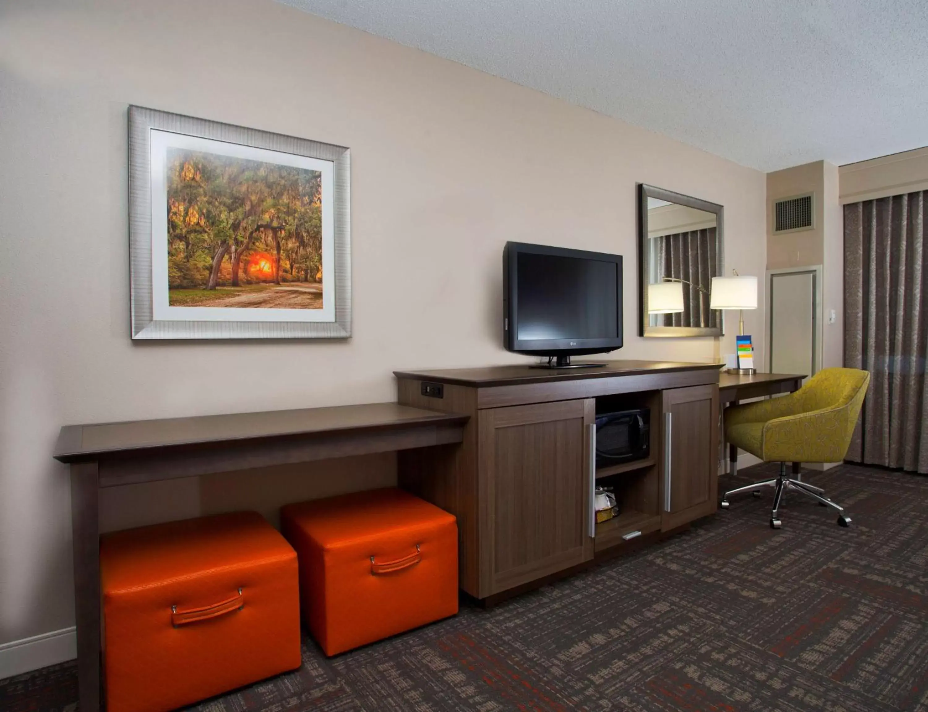 Bed, TV/Entertainment Center in Hampton Inn & Suites Valdosta/Conference Center