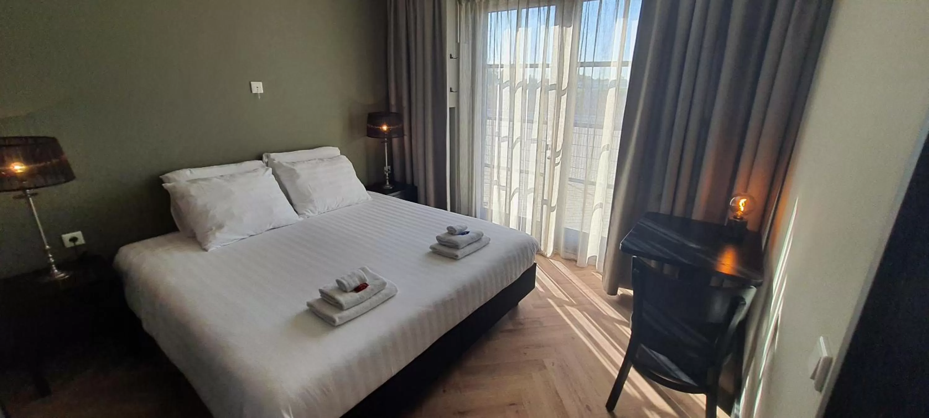Photo of the whole room, Bed in Sientjes Boetiekhotel