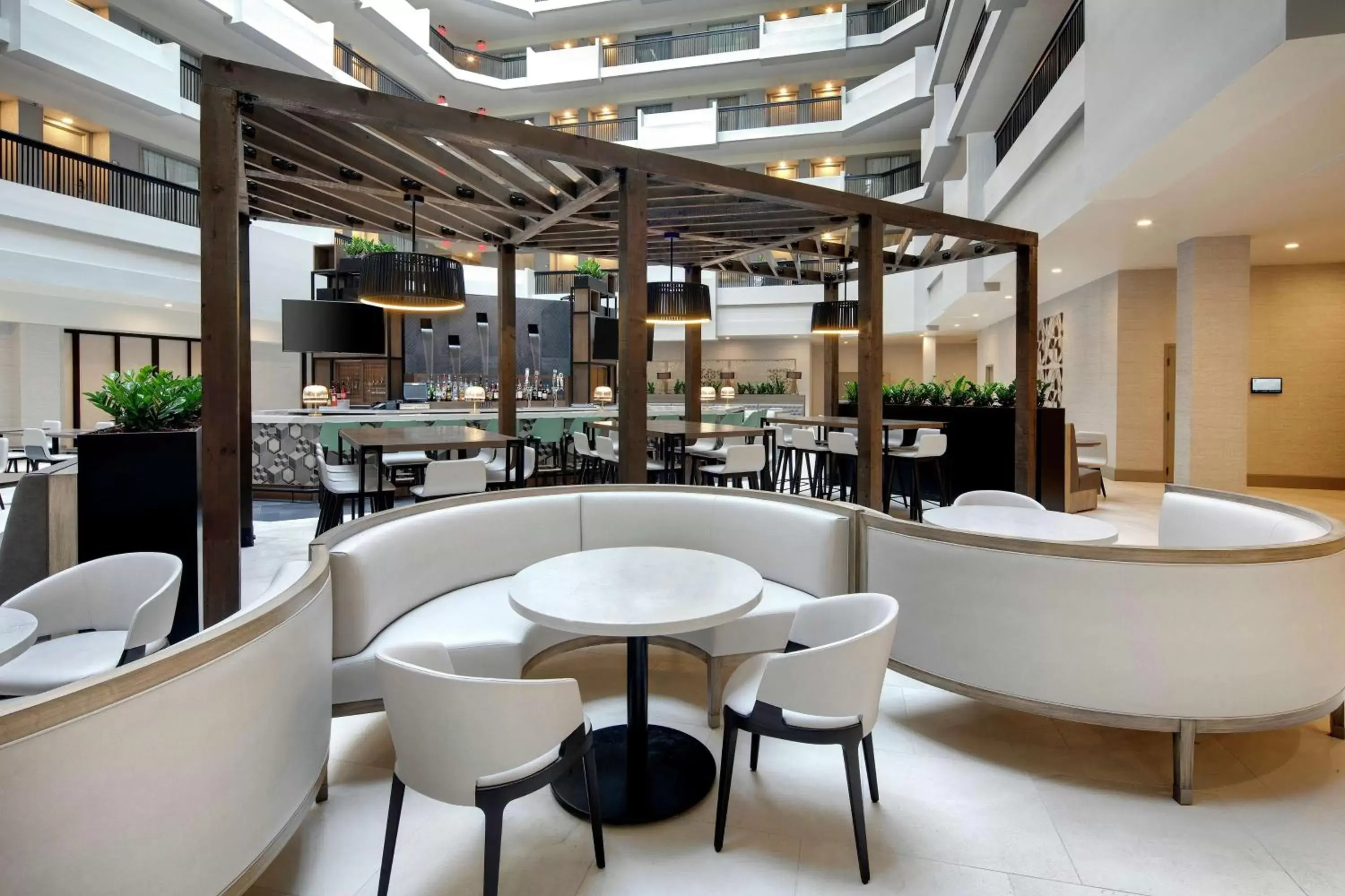 Lobby or reception, Lounge/Bar in Embassy Suites by Hilton Atlanta Perimeter Center