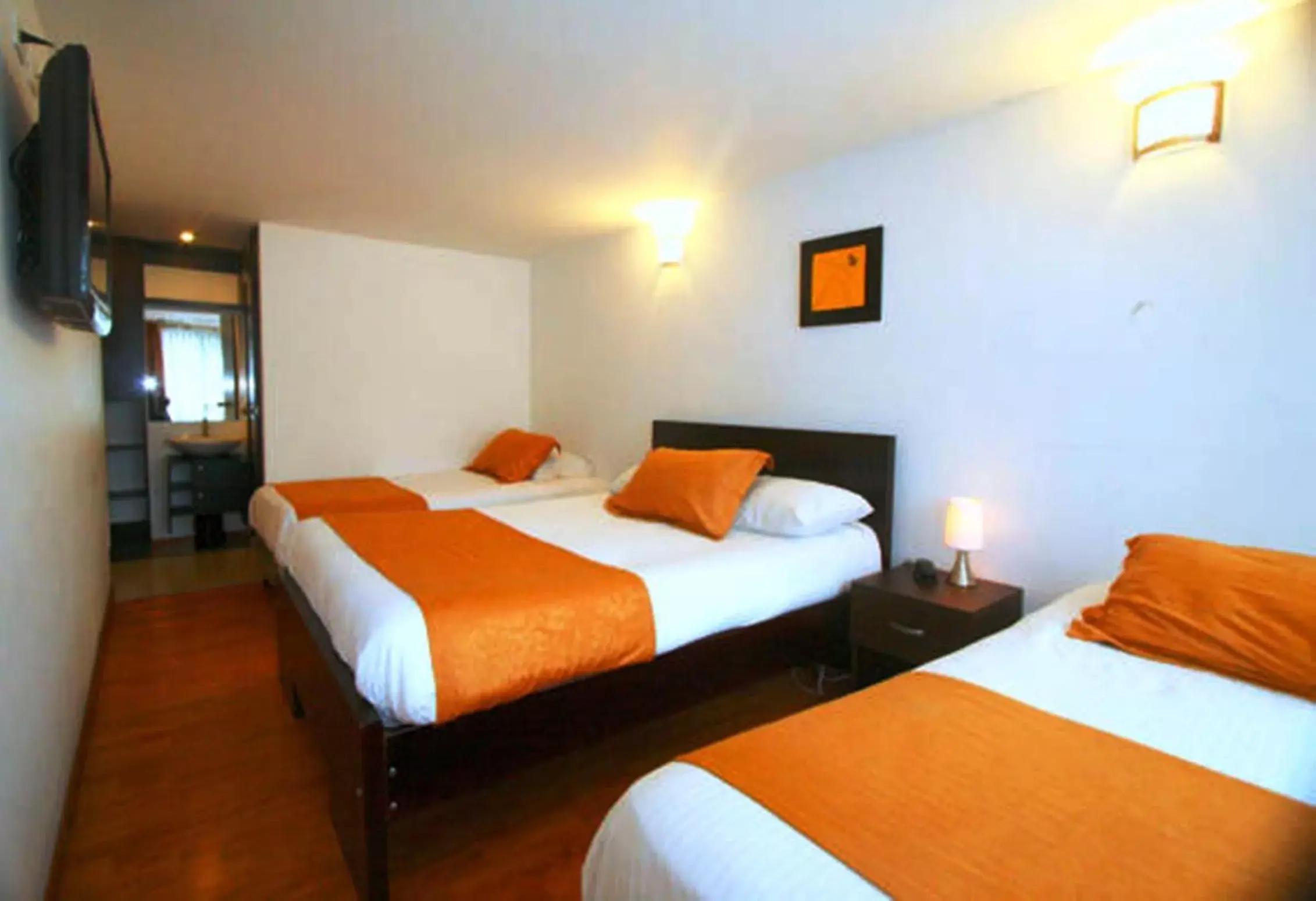 Photo of the whole room, Bed in Hotel Expo Inn Embajada