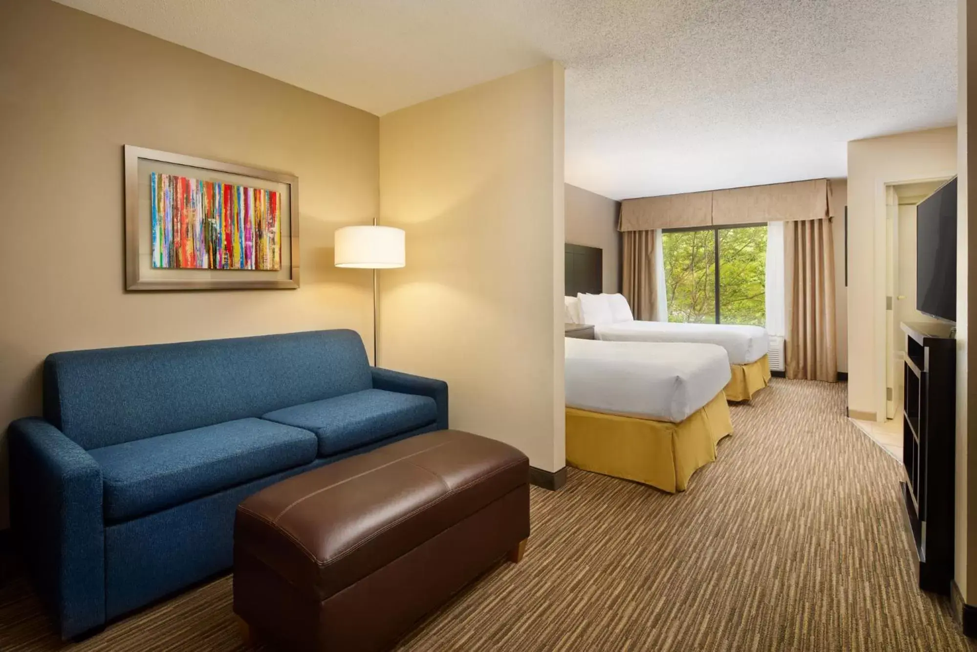 Bed, Seating Area in Holiday Inn Express & Suites Alpharetta, an IHG Hotel