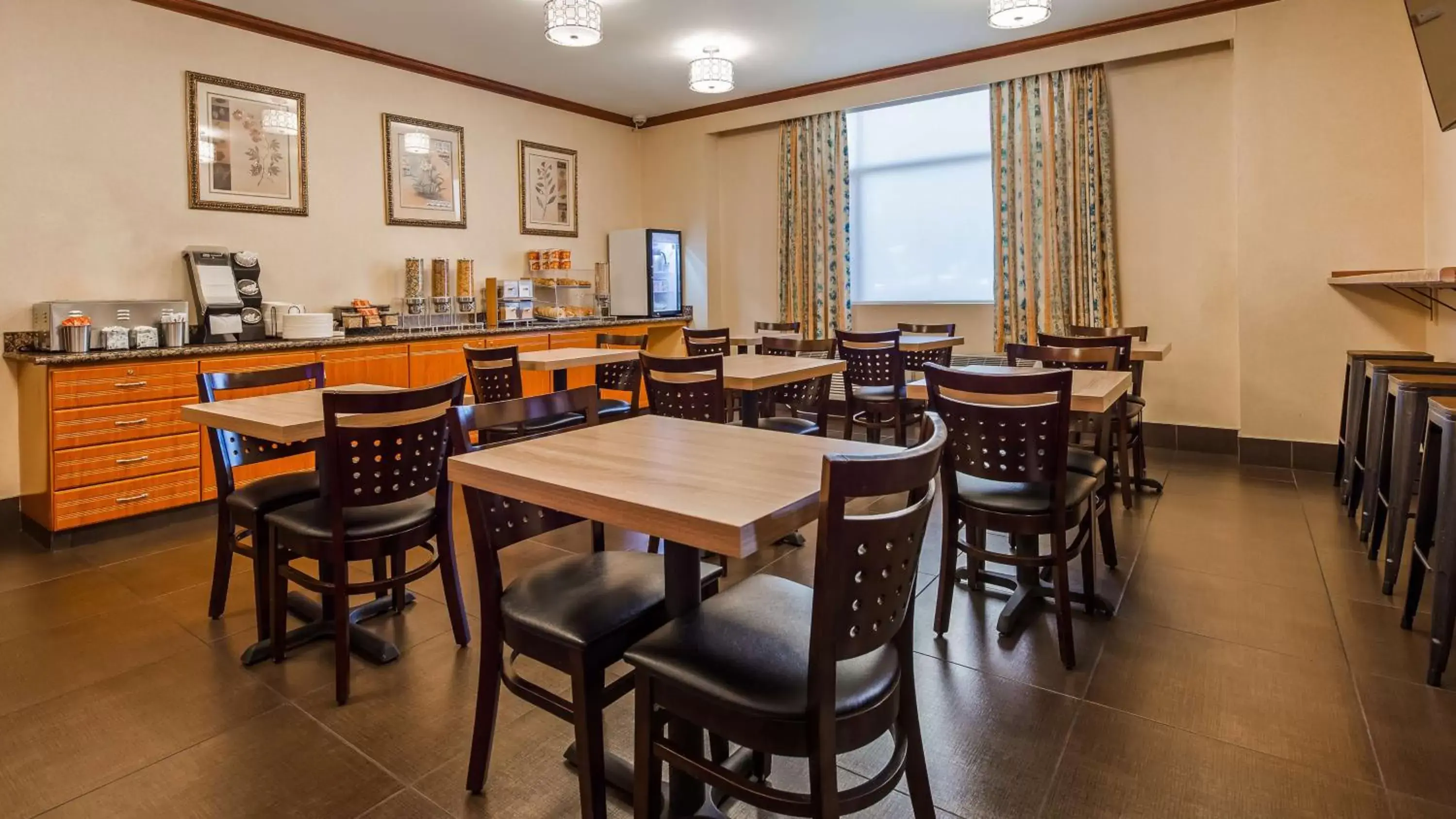 Restaurant/Places to Eat in Best Western Los Angeles Worldport Hotel