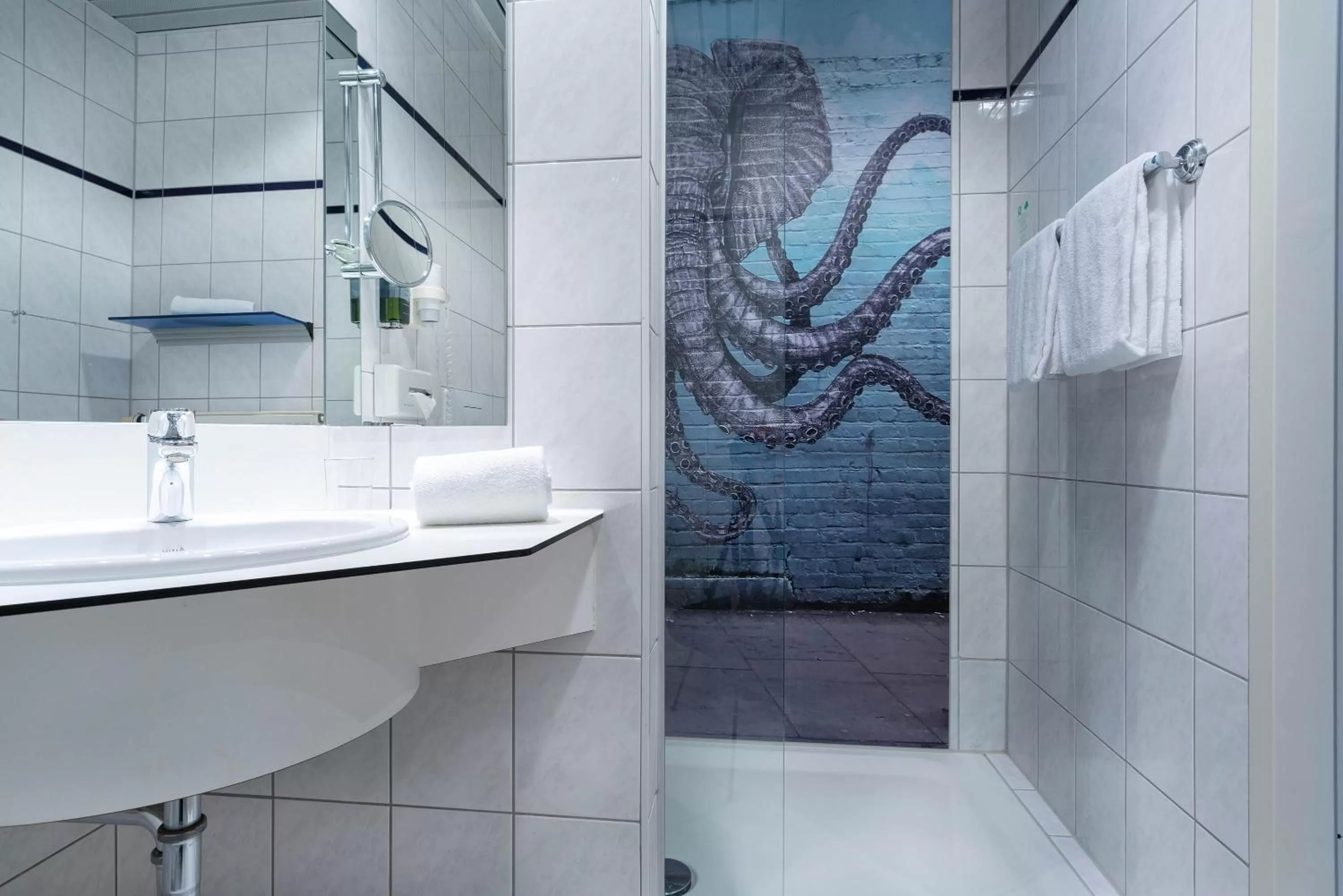 Shower in Seminaris Hotel Potsdam Griebnitzsee