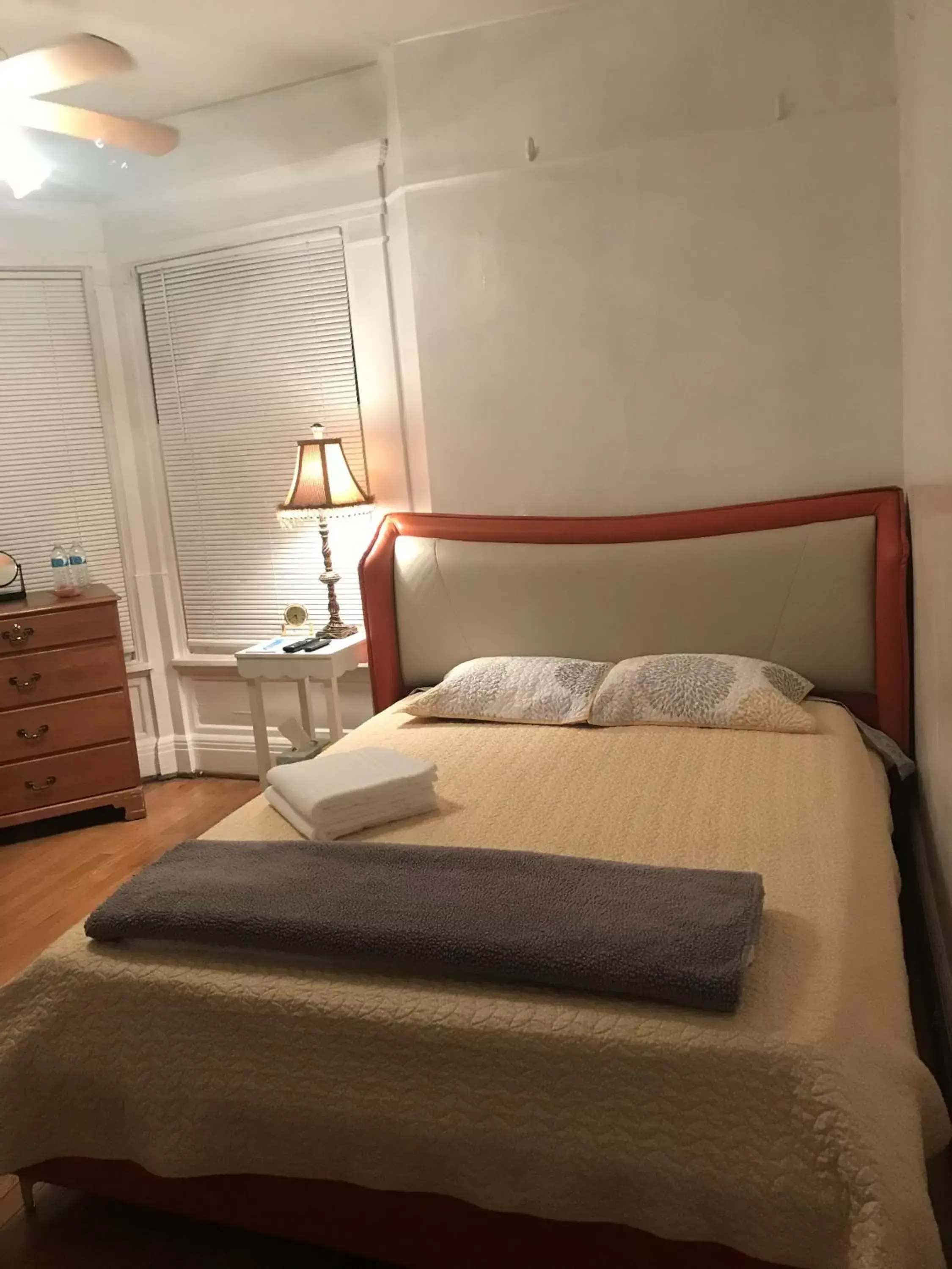 Deluxe Room in 5 Star Victorian Mansion-Downtown No Locals Deluxe Room in 5 Star Victorian Mansion-Downtown No Locals