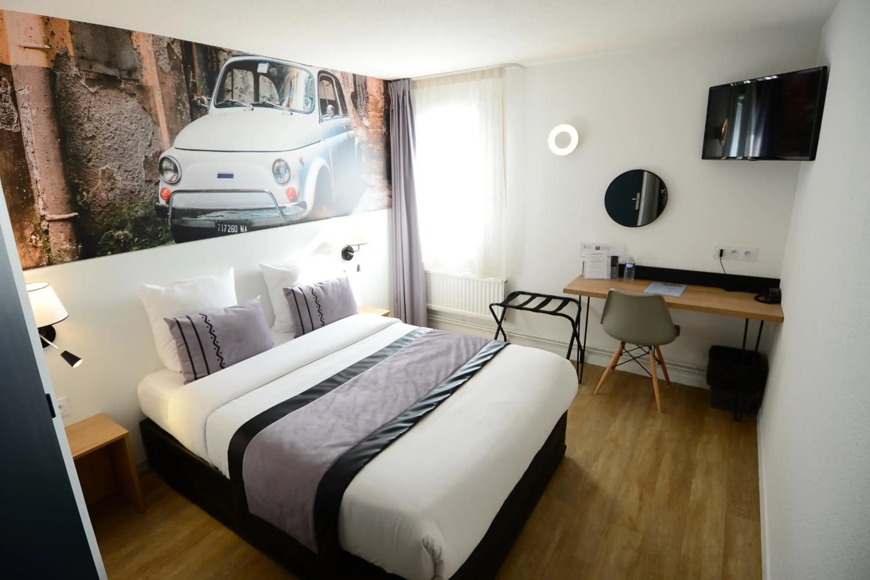 Bed in Inter-Hotel Lyon Sud Cris Hotel