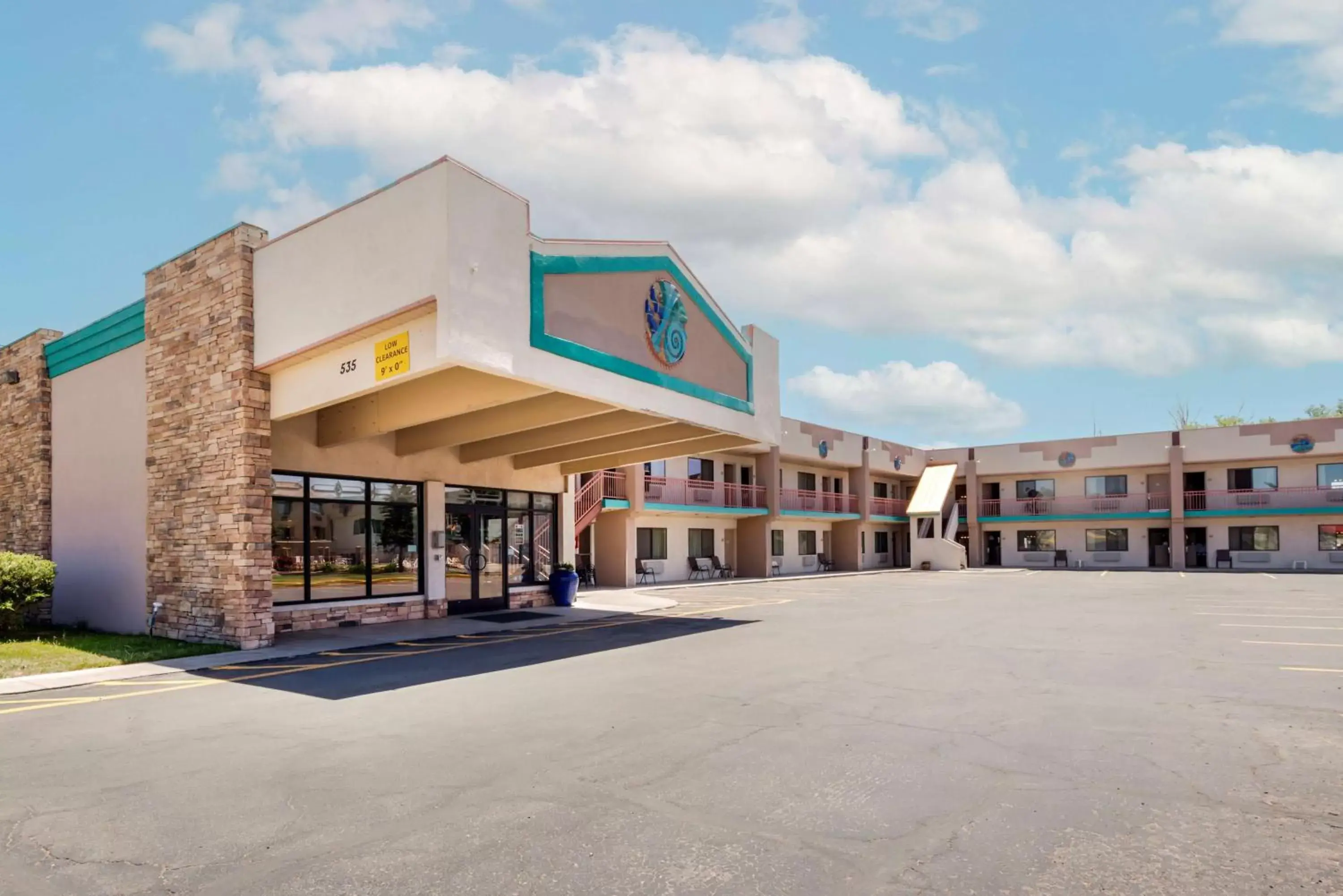 Property Building in Best Western Turquoise Inn & Suites