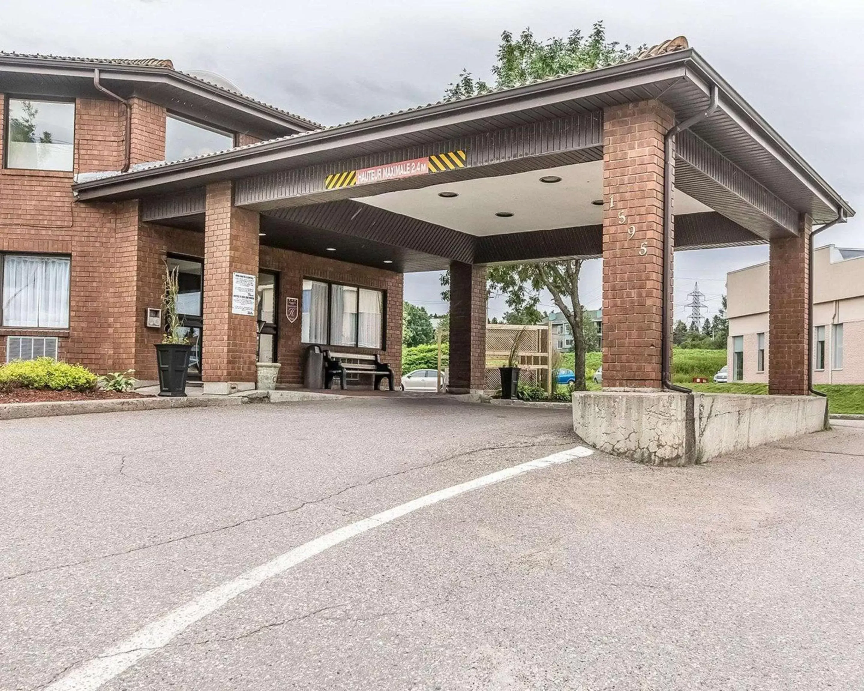 Property Building in Comfort Inn Chicoutimi