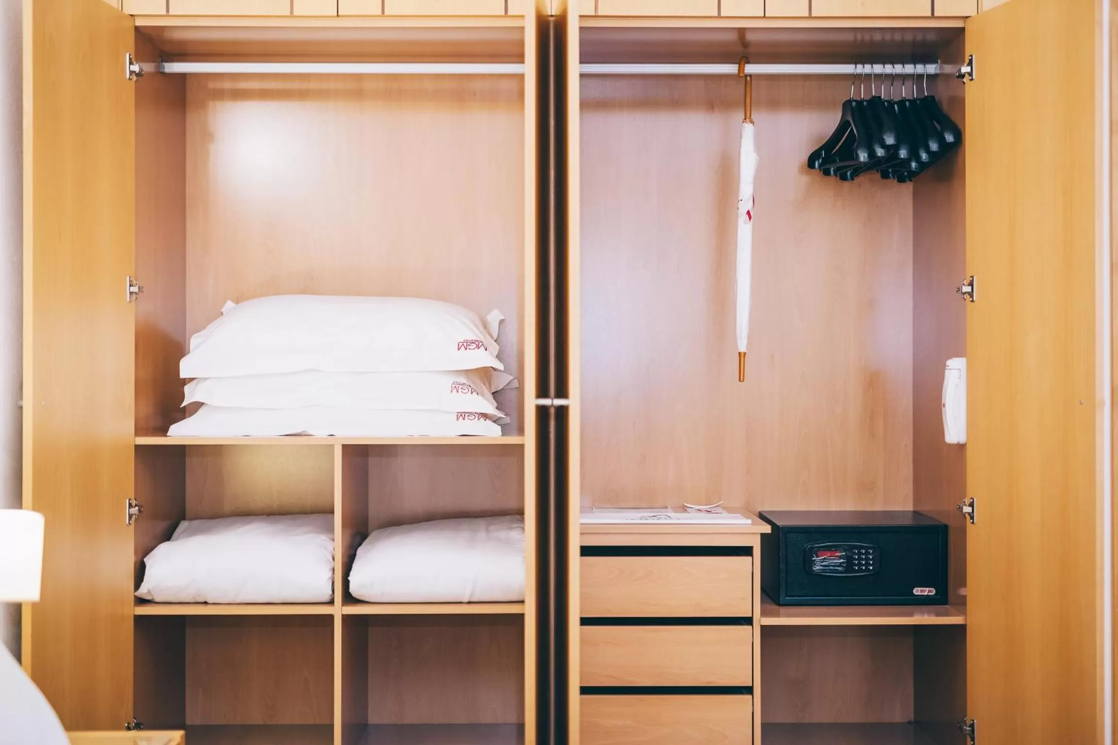 Bedroom, Bed in Grand Muthu Forte do Vale