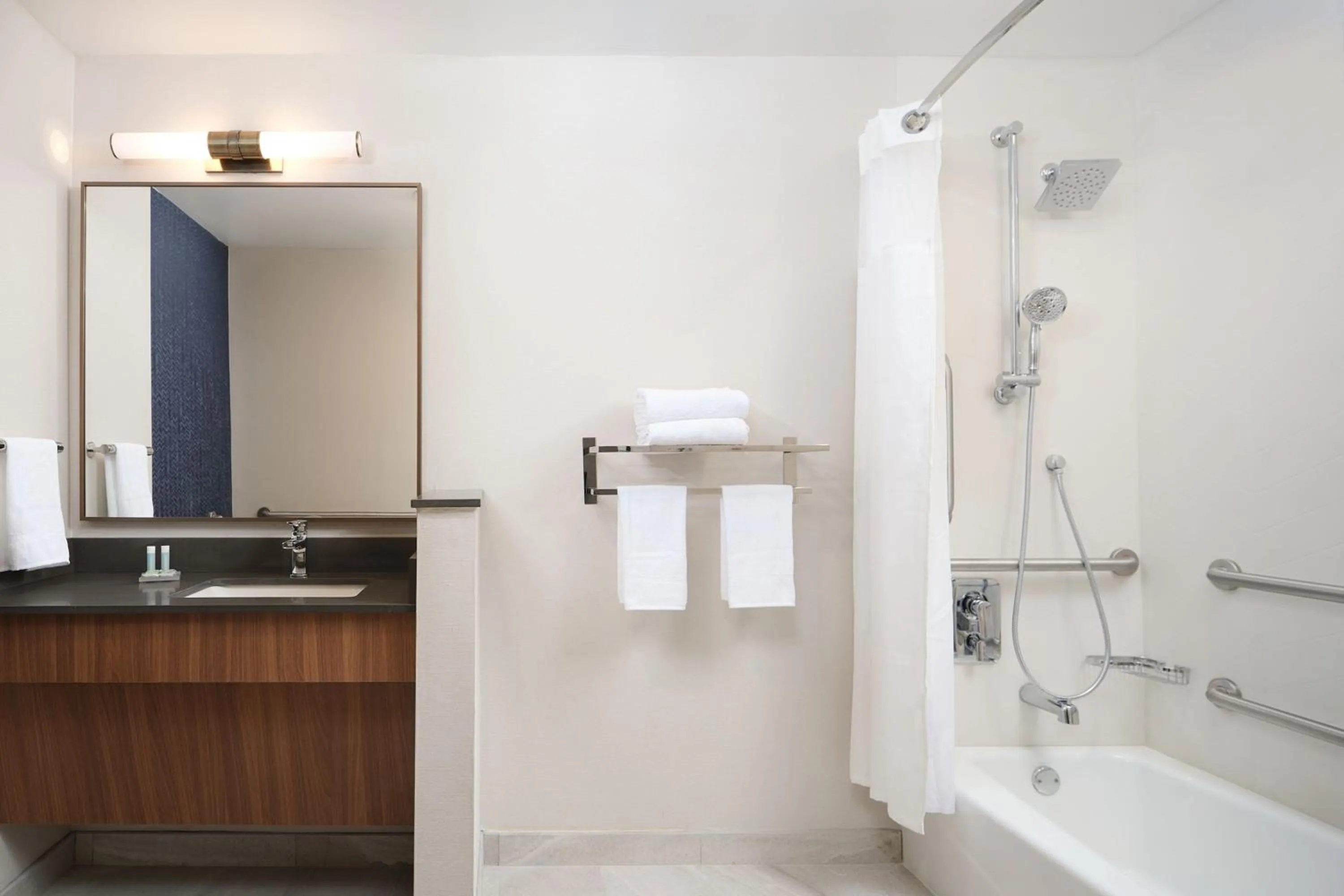 Bathroom in Fairfield Inn & Suites by Marriott Fort Lauderdale Northwest