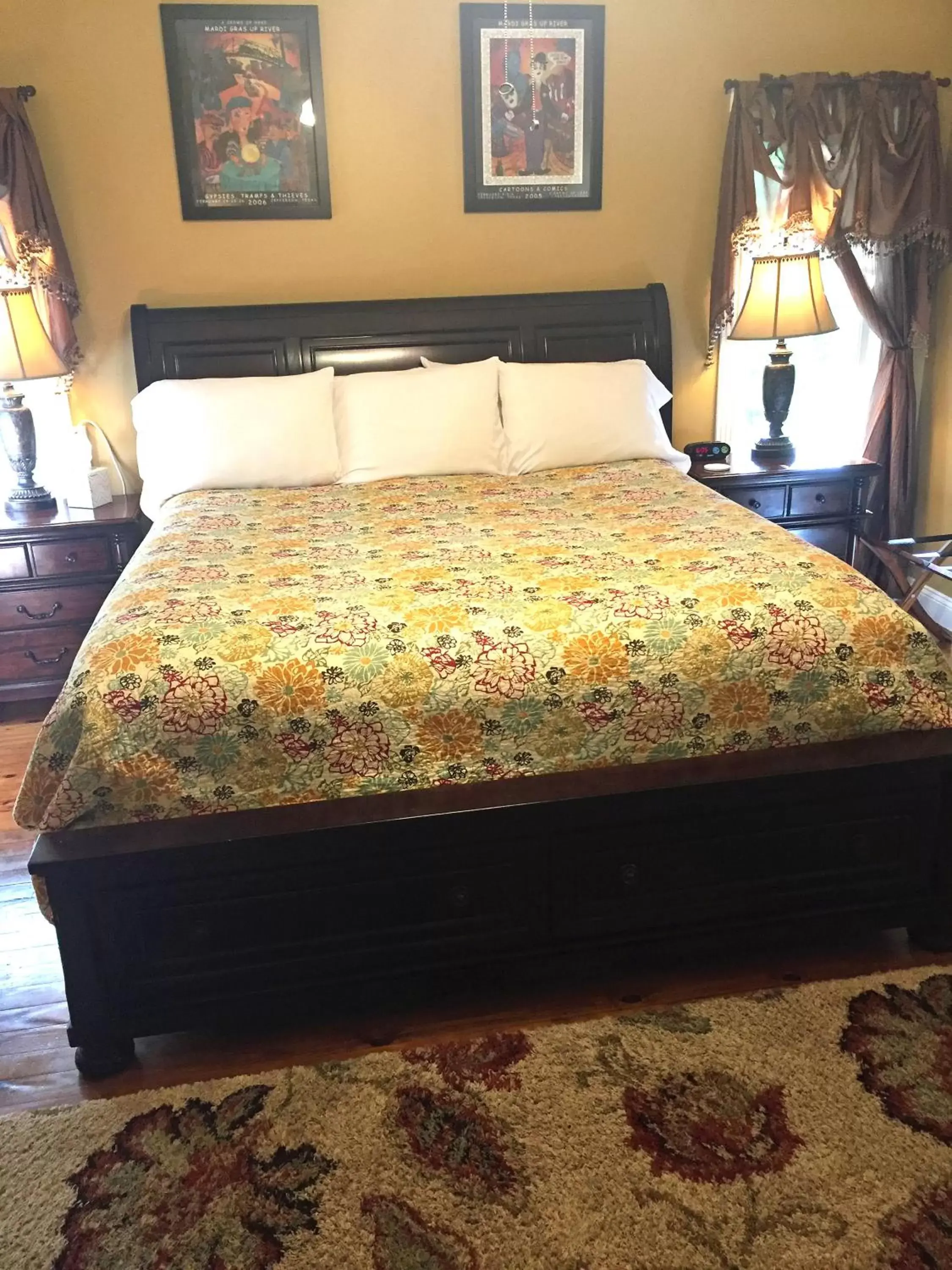 Bedroom, Bed in White Oak Manor Bed and Breakfast