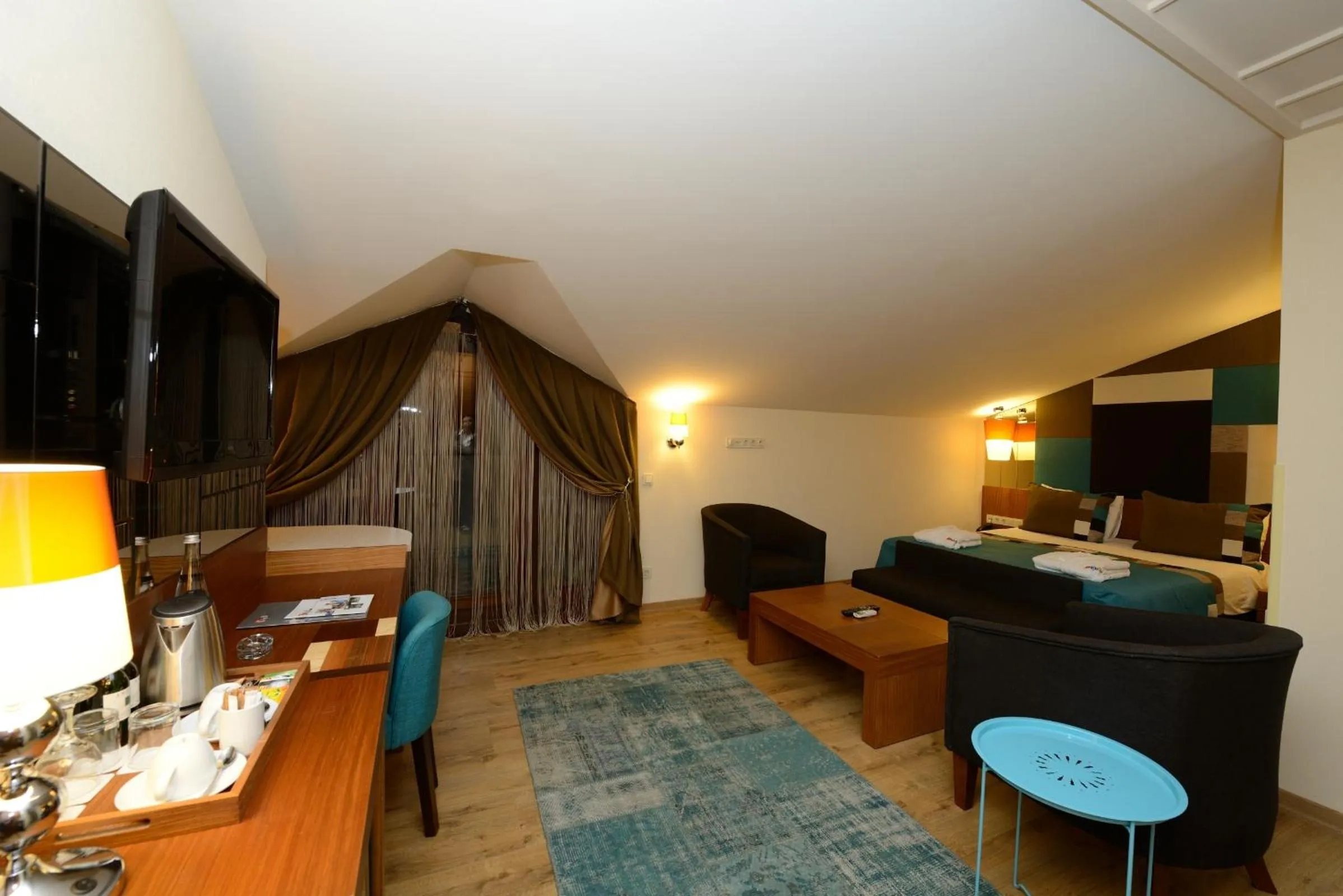 Photo of the whole room in Collage Pera Hotel