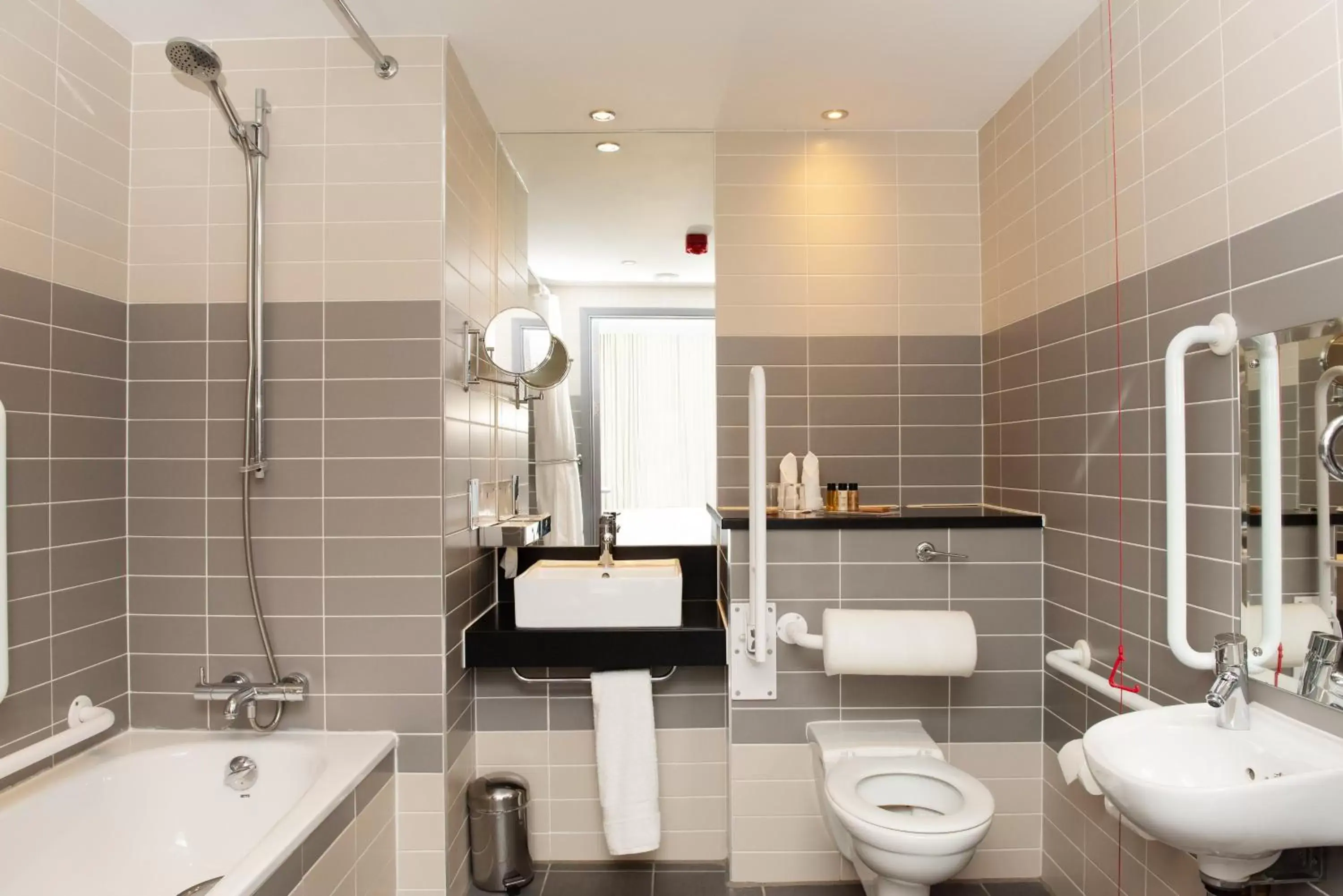 Photo of the whole room, Bathroom in Crowne Plaza Manchester City Centre, an IHG Hotel