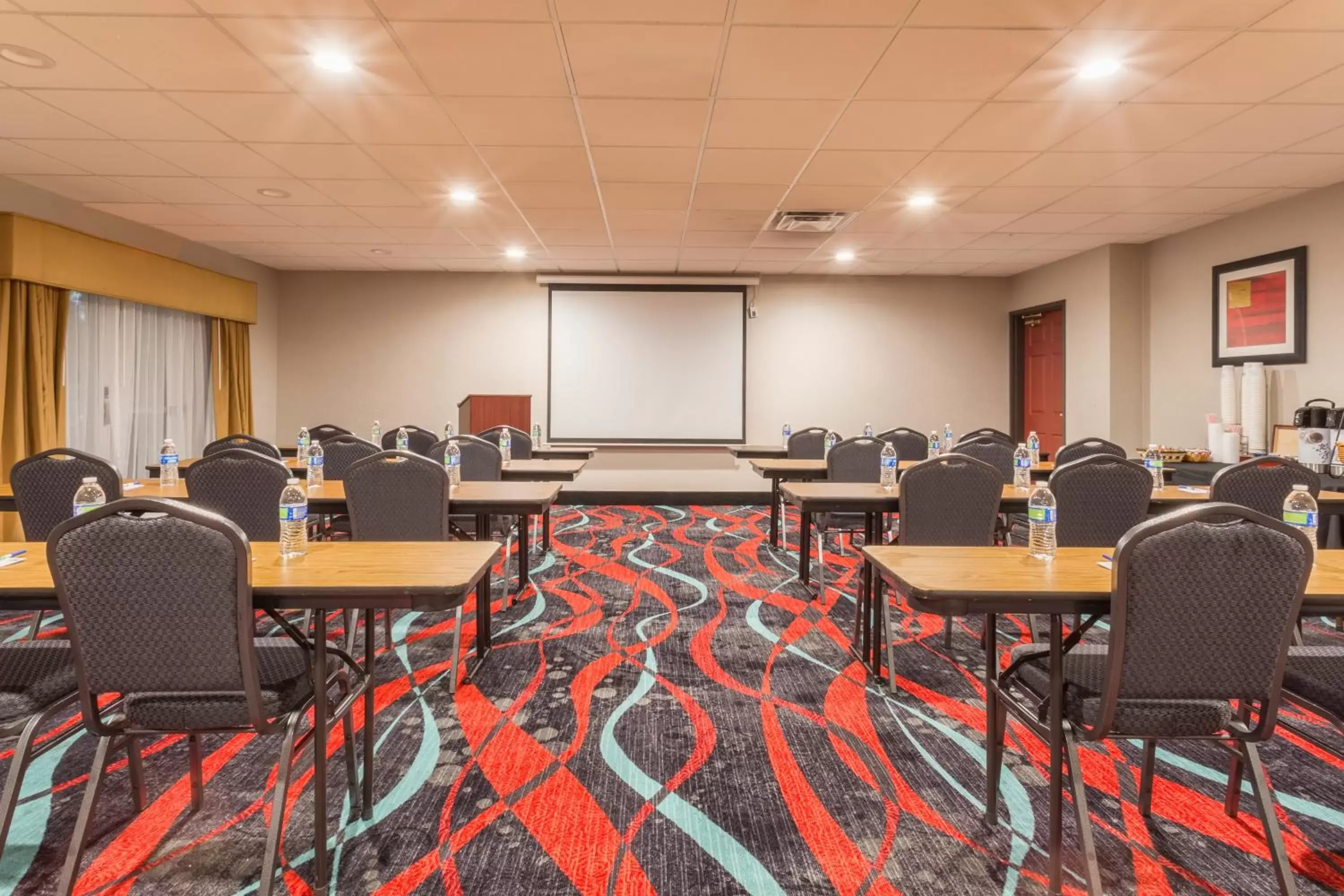 Meeting/conference room, Business Area/Conference Room in Holiday Inn Express Hotel & Suites Manteca, an IHG Hotel