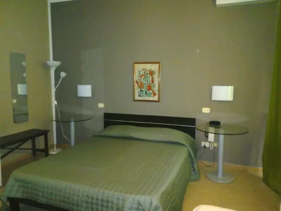 Photo of the whole room, Bed in Residence La Palma