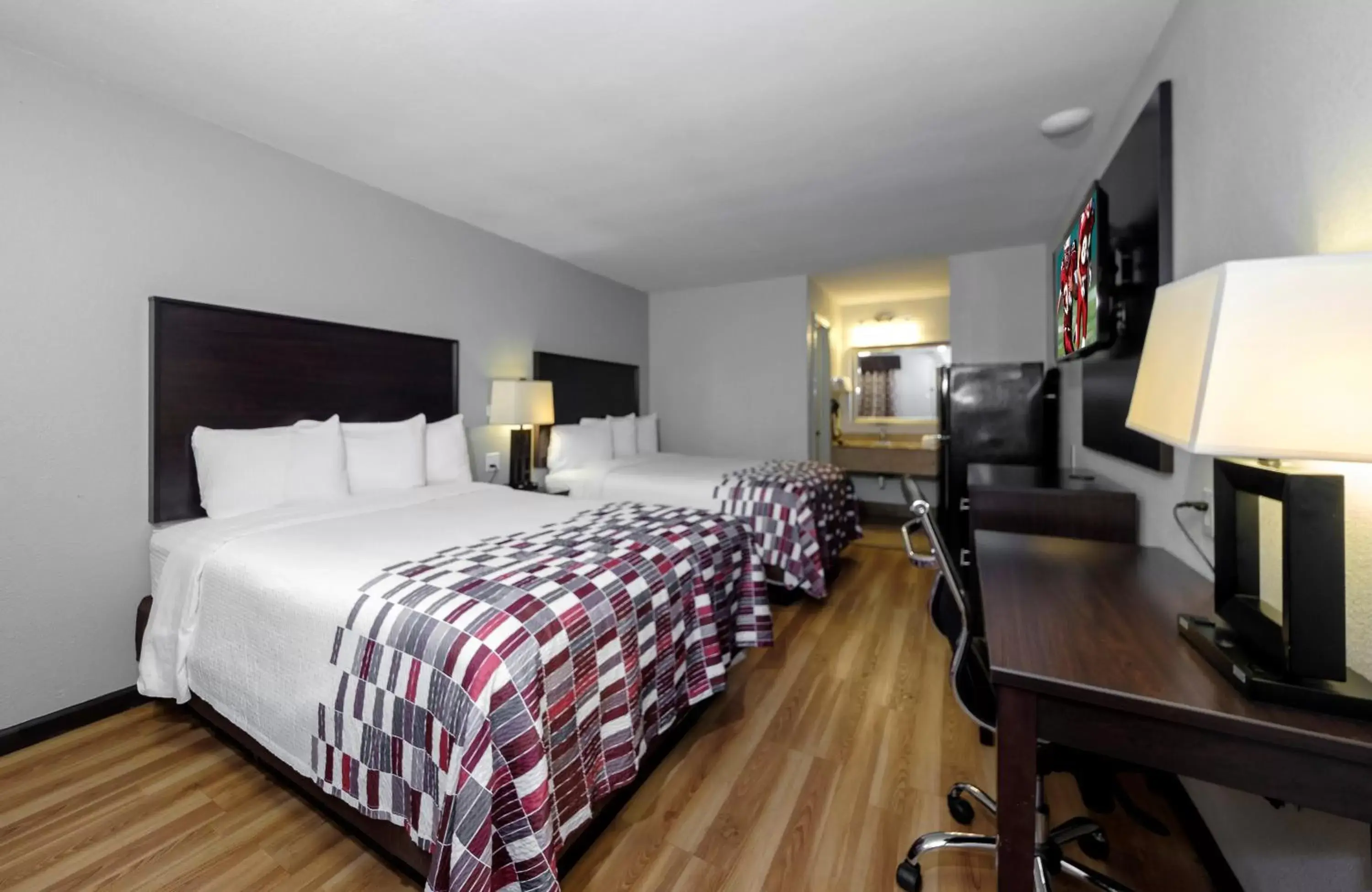 Photo of the whole room, Room Photo in Red Roof Inn Arlington - Entertainment District