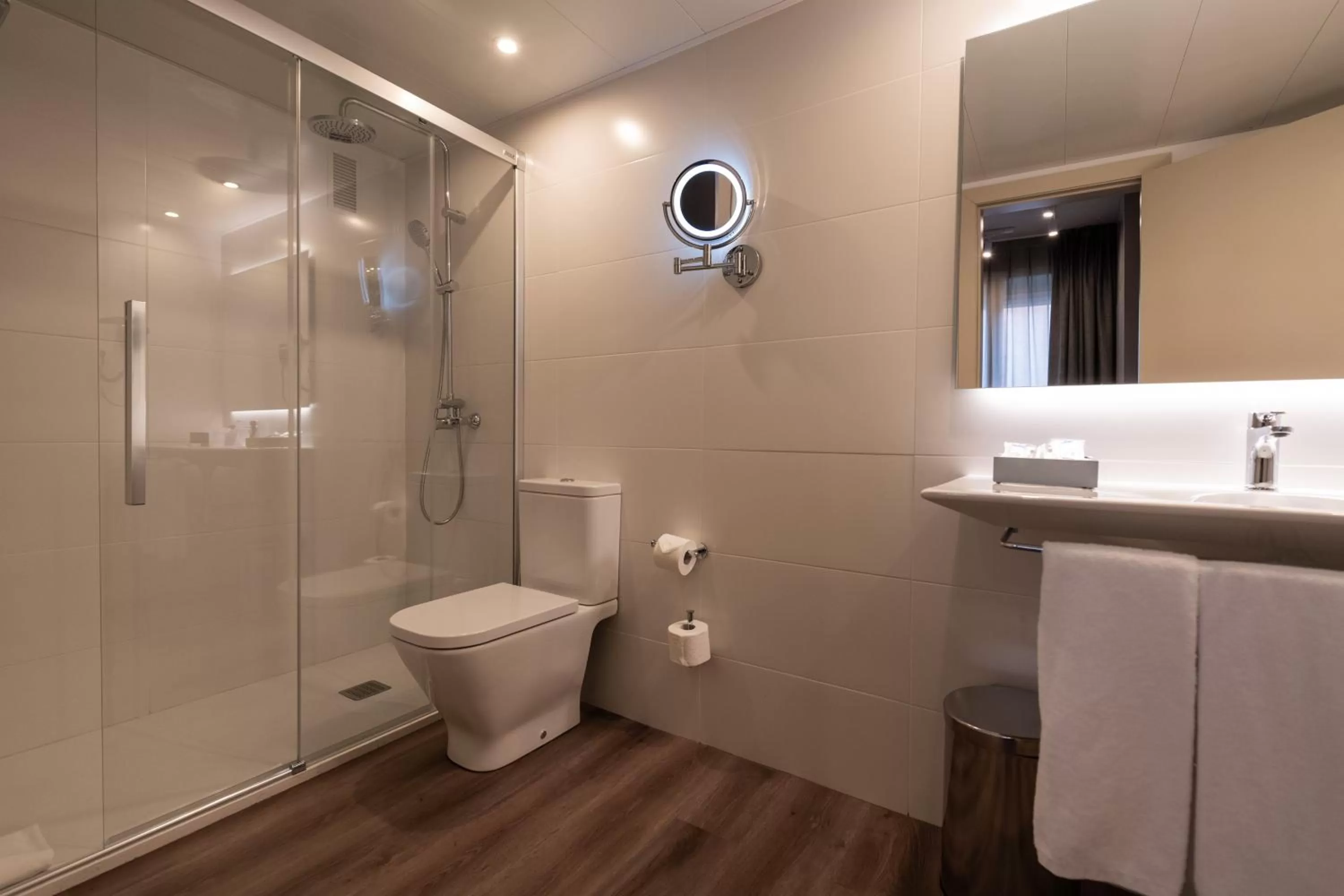 Shower in Atenea Rekord Suites Barcelona