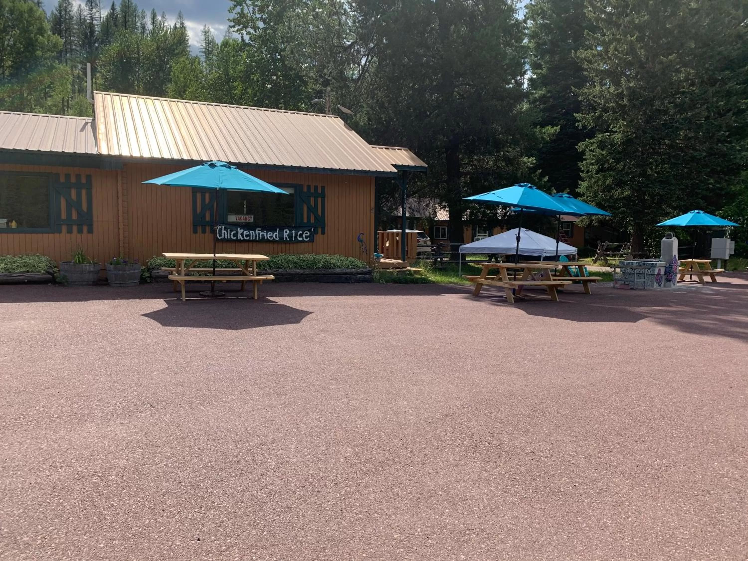 Seating area in Glacier Haven Inn
