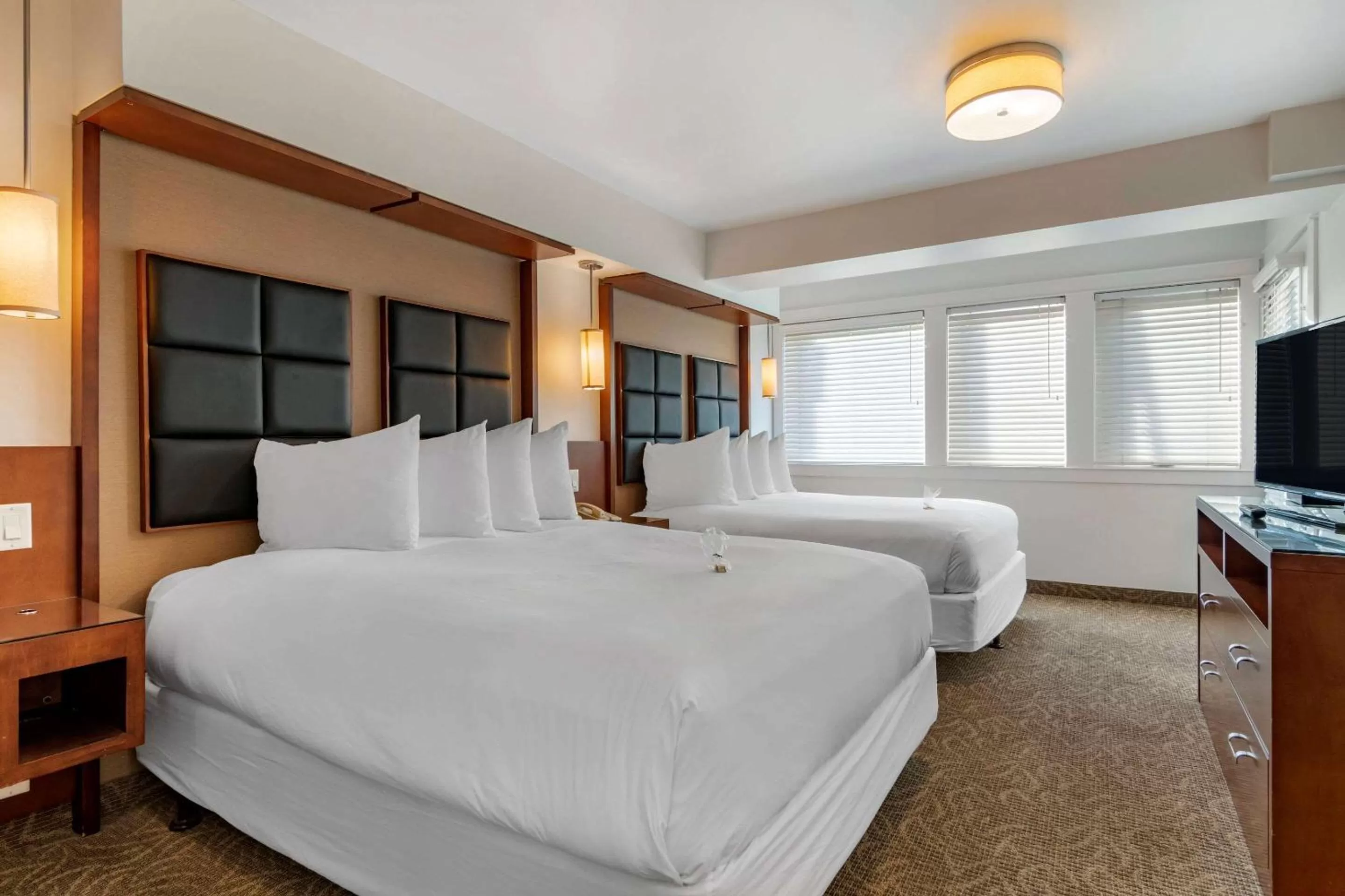 Photo of the whole room, Bed in Hotel Penticton, Ascend Hotel Collection