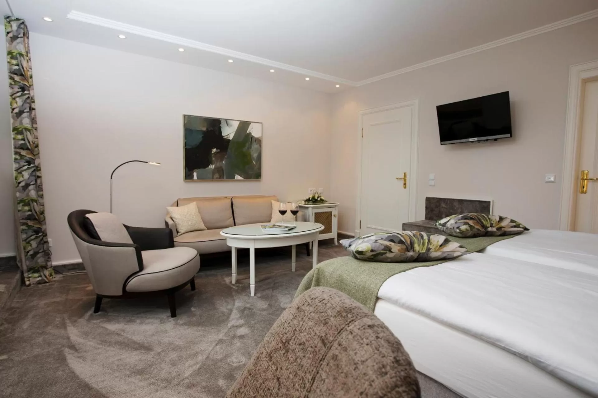 Bed in Romantik Berghotel Astenkrone