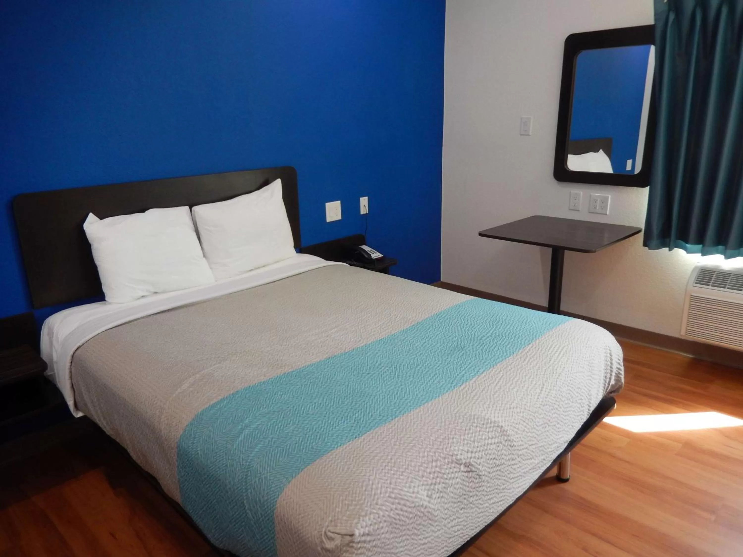 Photo of the whole room, Bed in Motel 6-Houston, TX - Downtown North