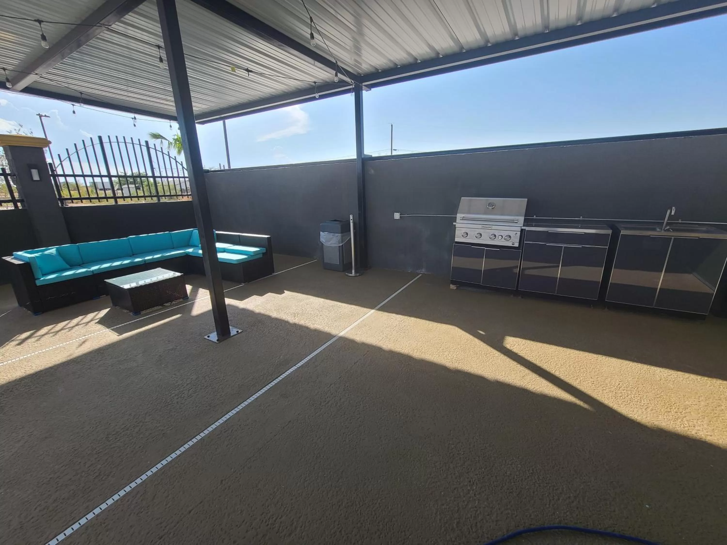 Swimming pool in La Quinta Inn & Suites by Wyndham Fort Stockton Northeast