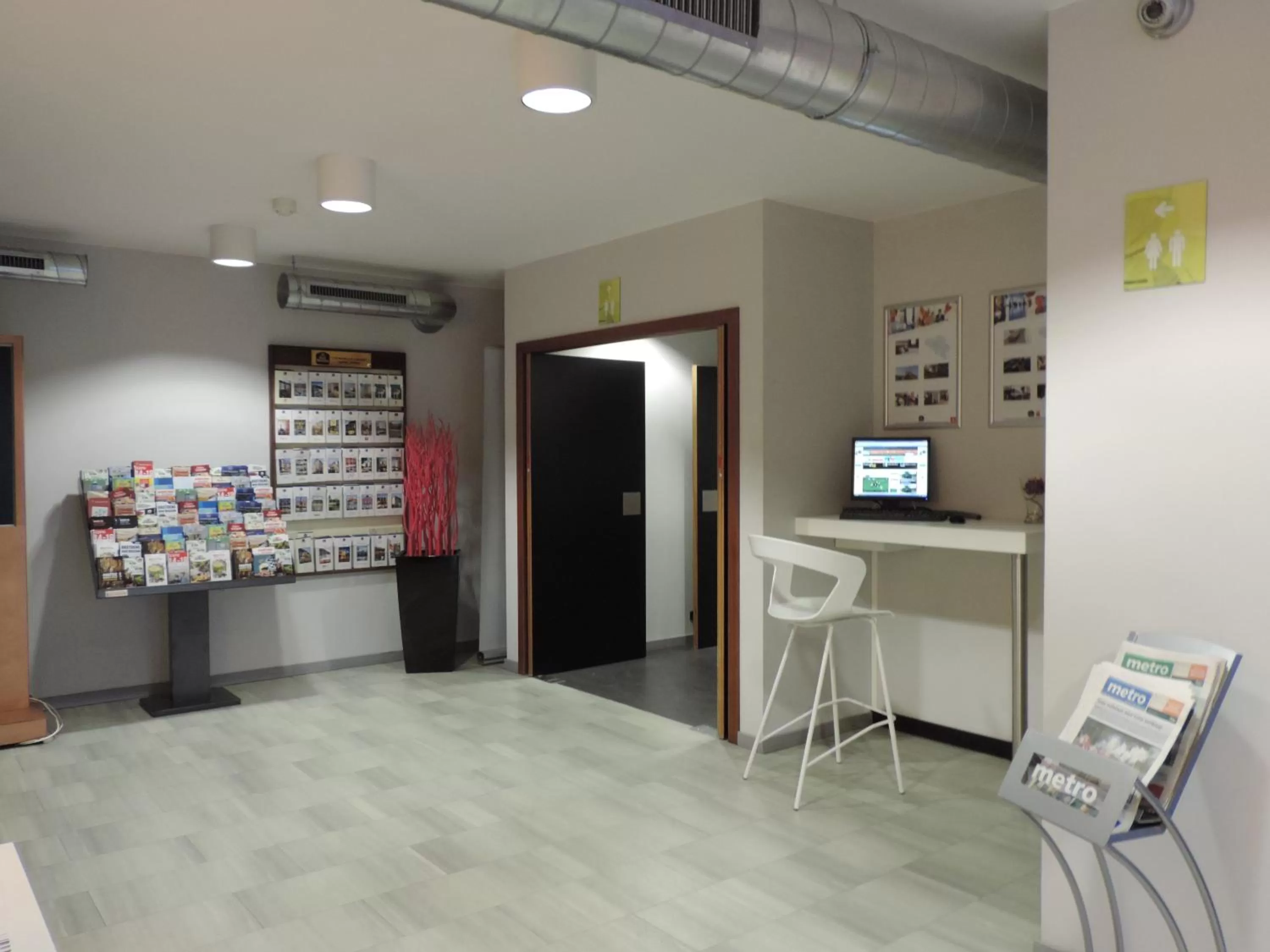 Lobby or reception in BEST WESTERN Hotel Brussels South