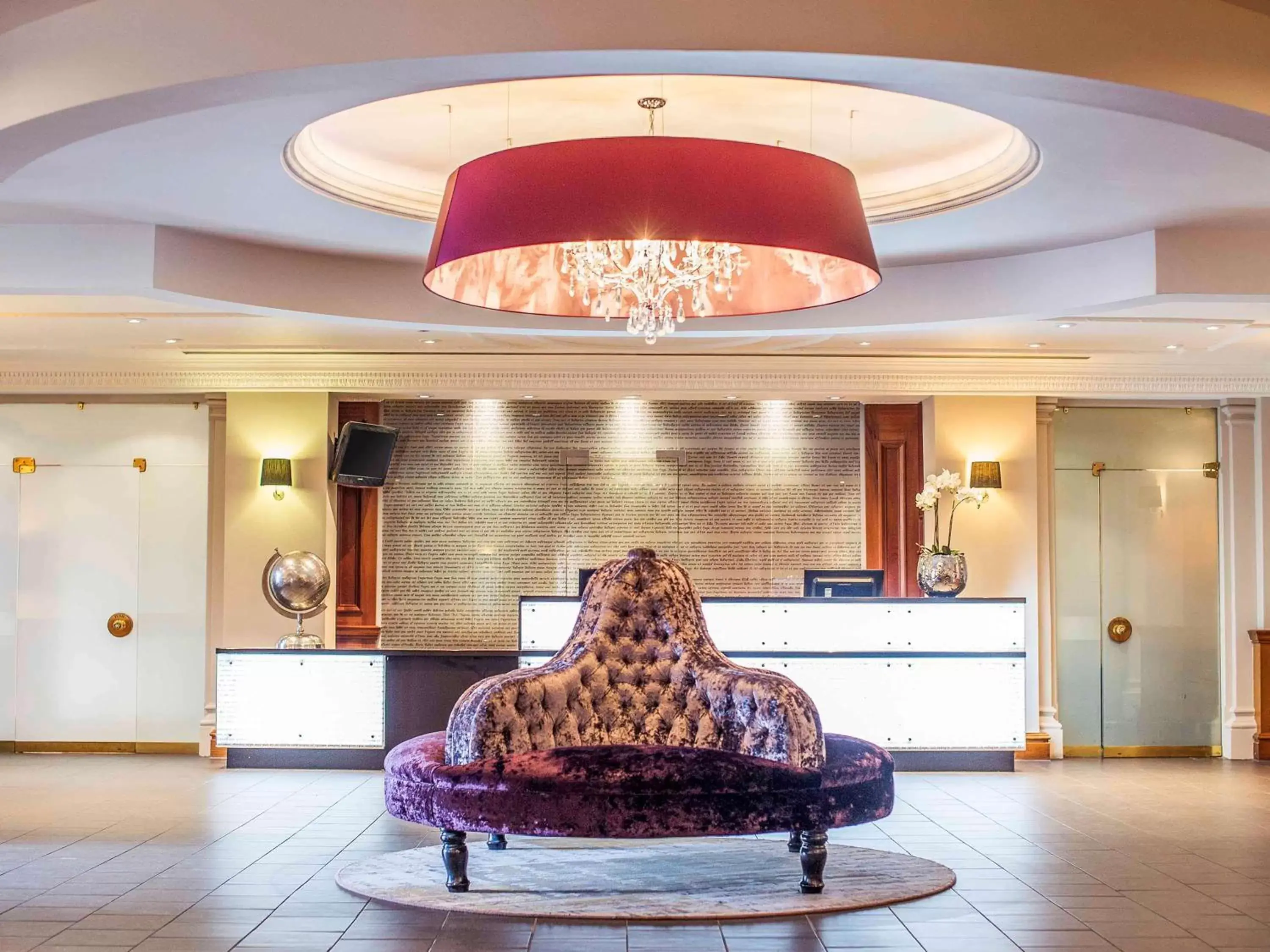 Property building, Lobby/Reception in Mercure Exeter Southgate Hotel