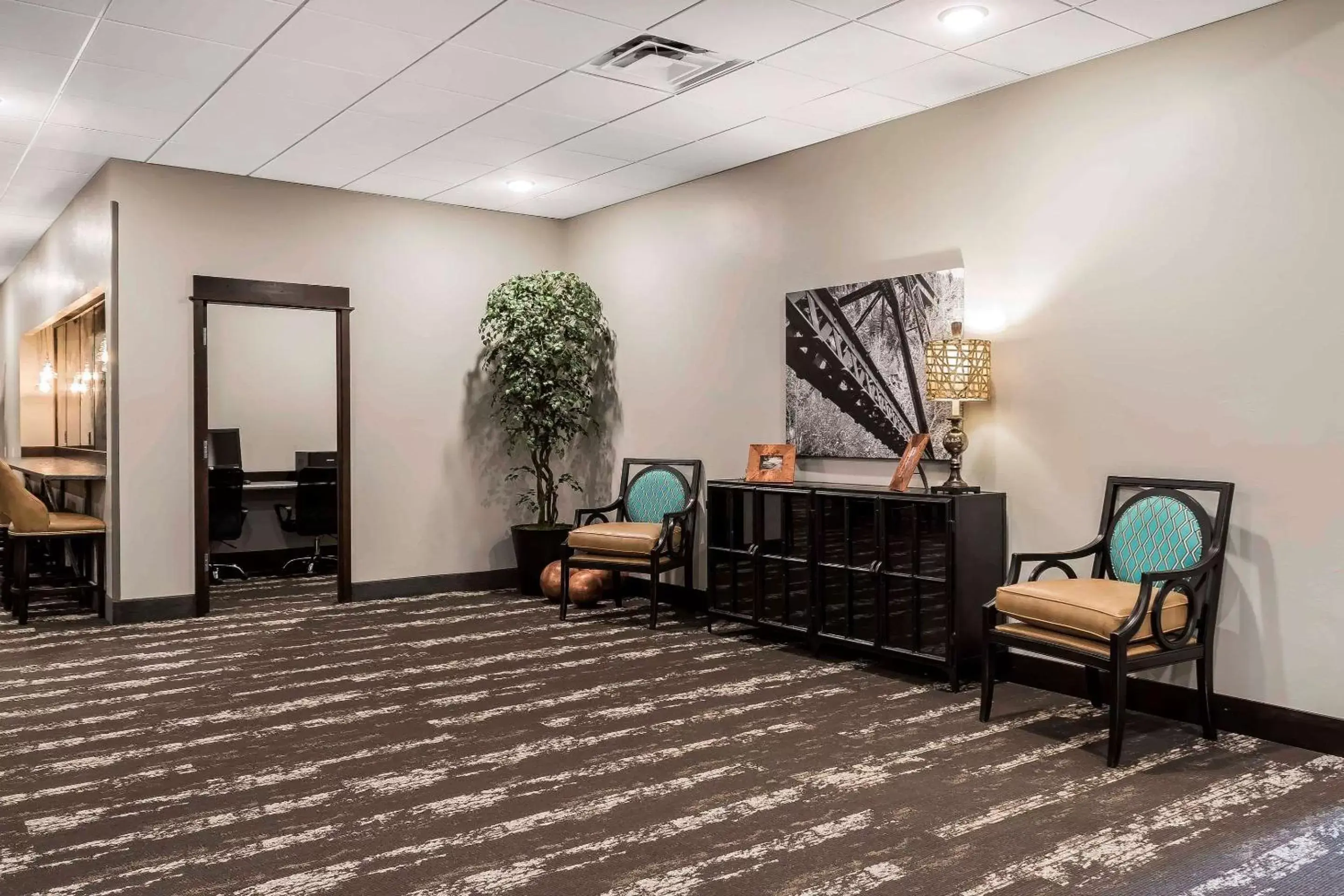 Lobby or reception, Seating Area in Copper King Convention Center, Ascend Hotel Collection