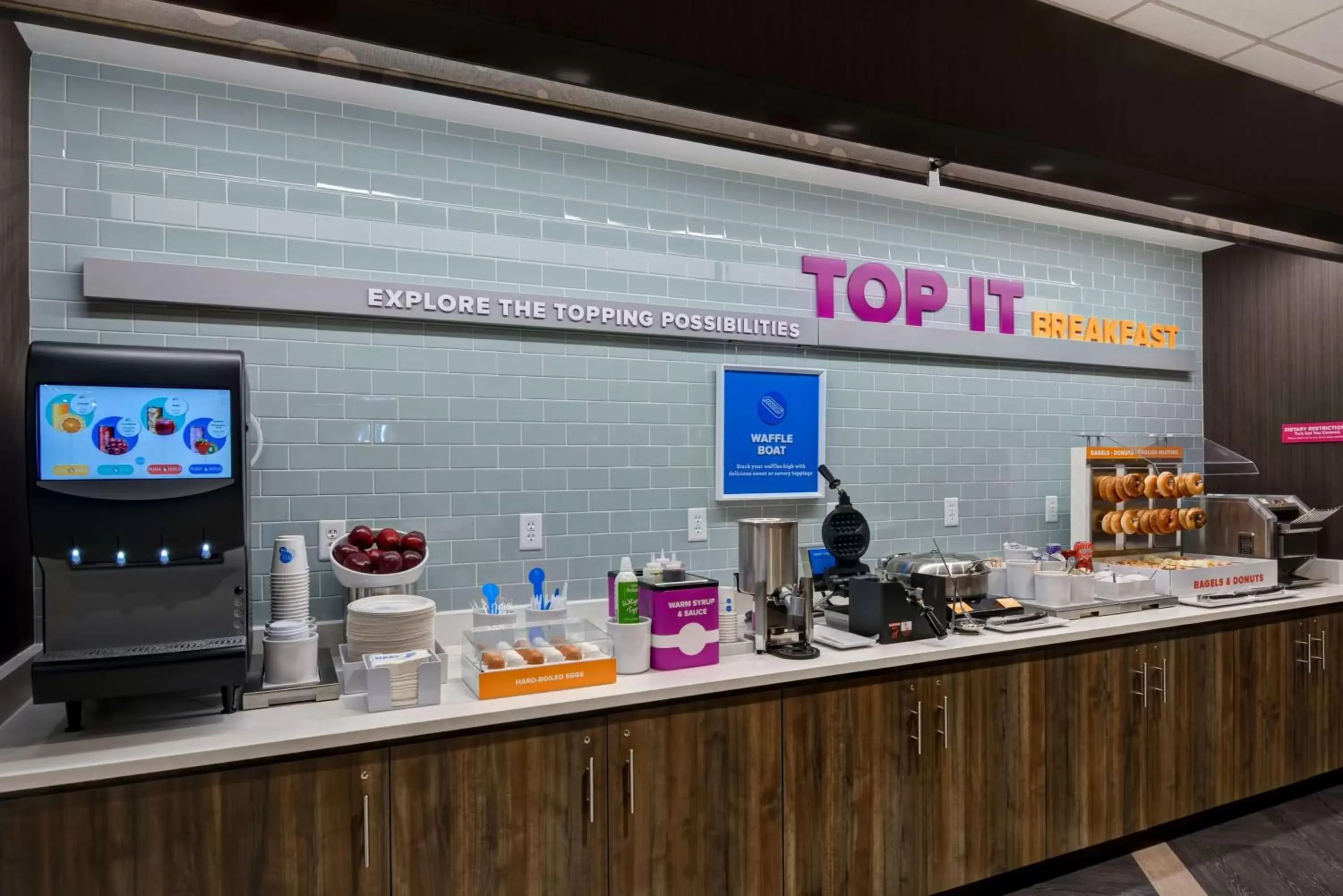 Dining area in Tru by Hilton Syracuse North Airport Area