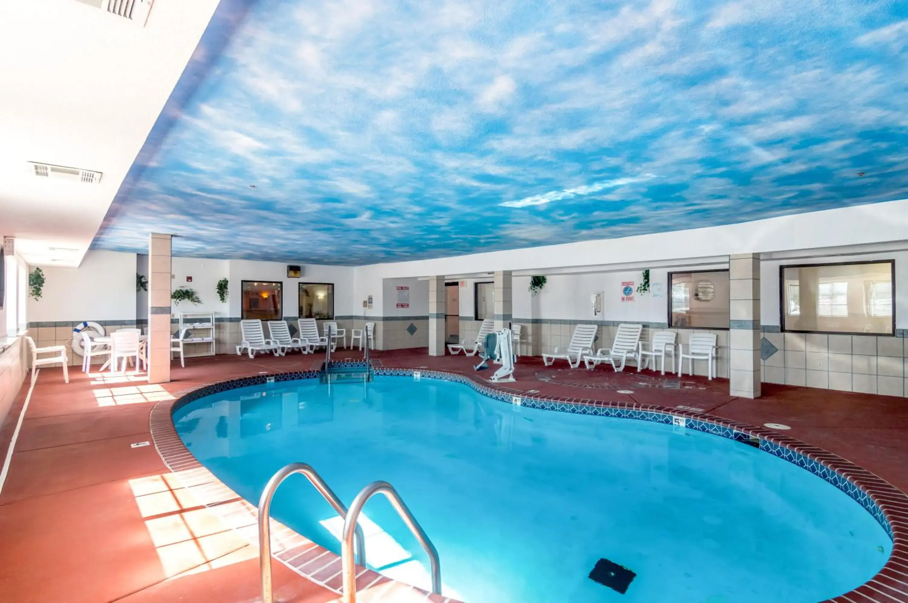 Swimming Pool in Motel 6-Oklahoma City, OK