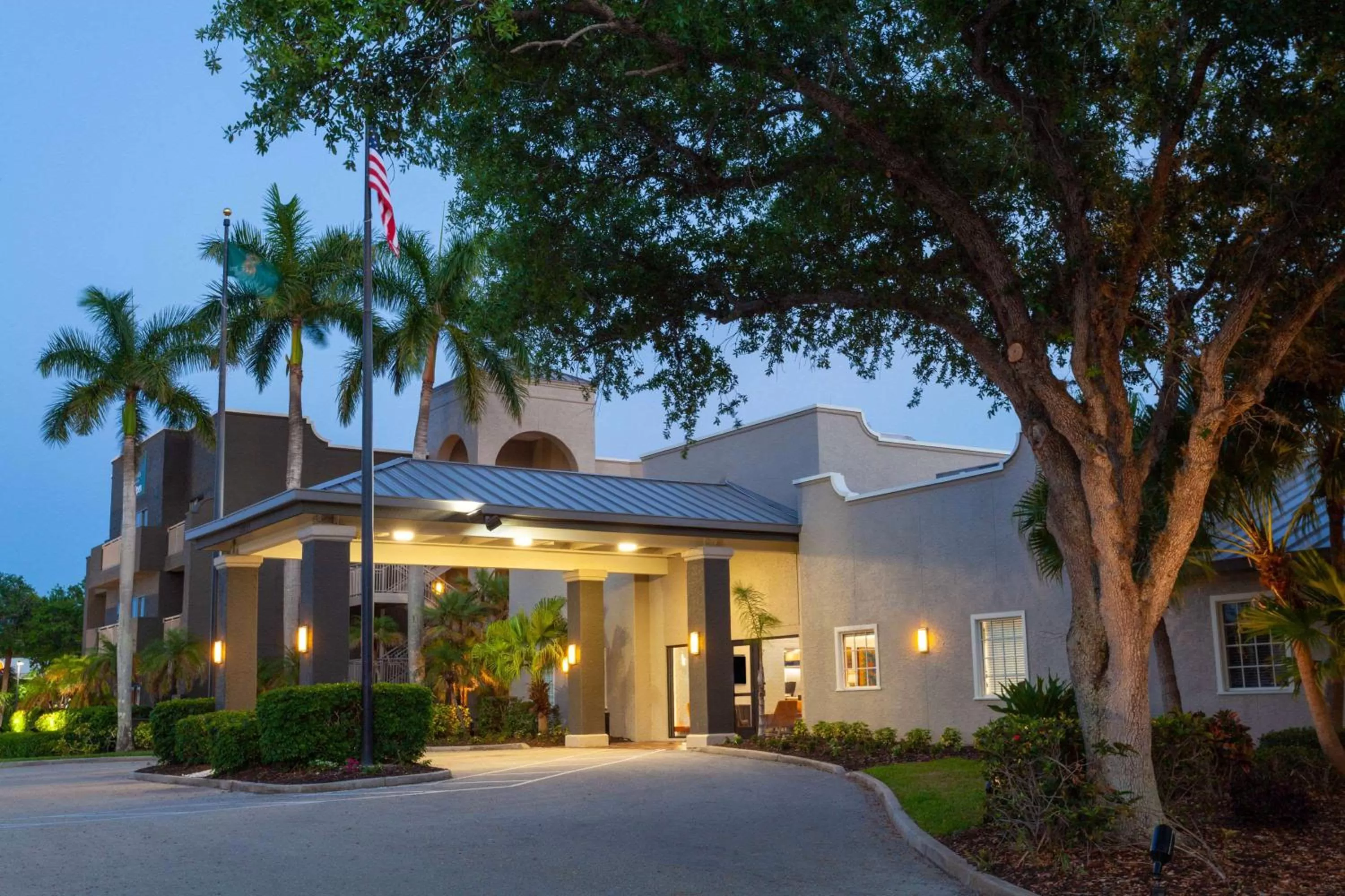 Property building in La Quinta by Wyndham Ft. Myers - Sanibel Gateway