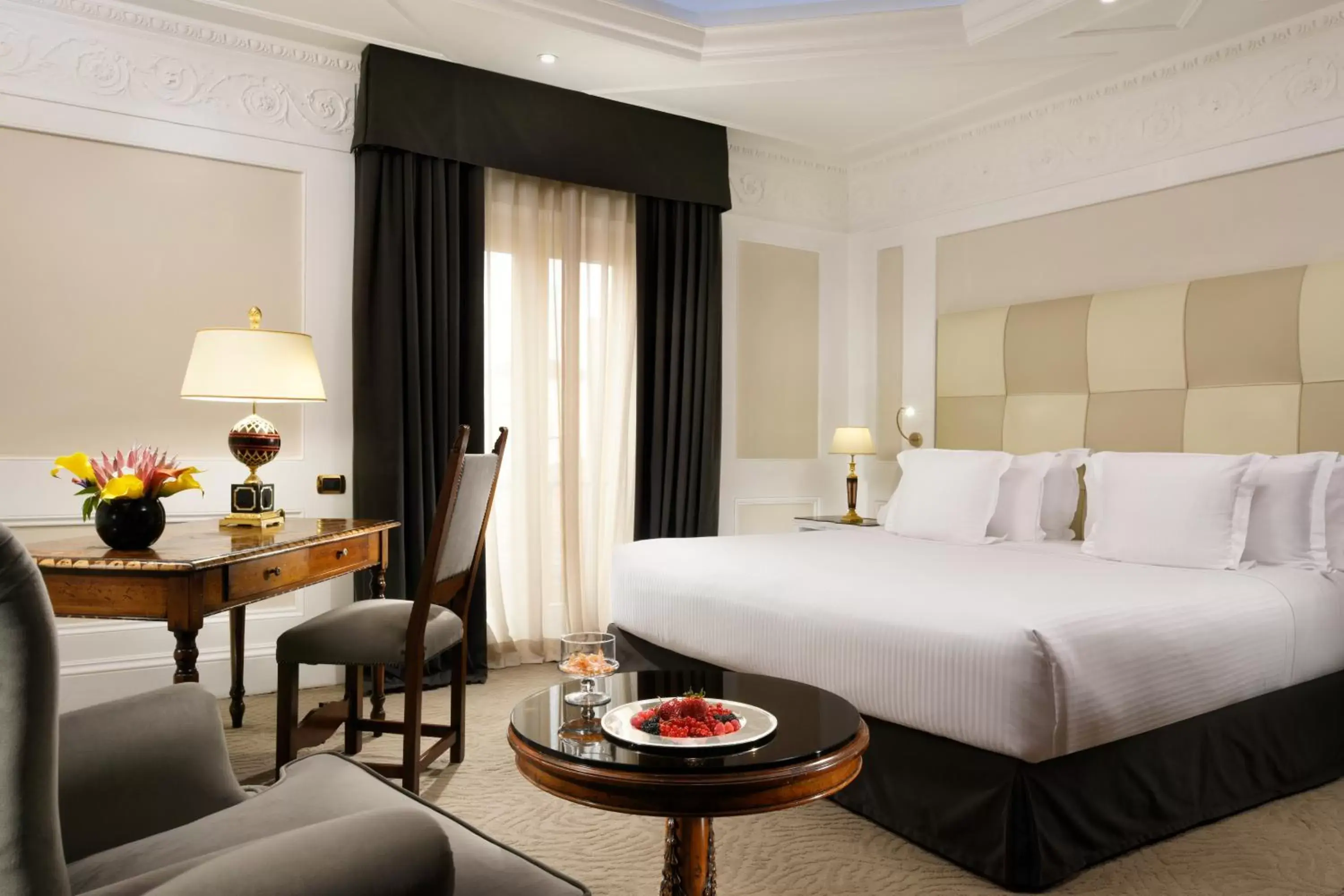 Bedroom in Hotel Splendide Royal - The Leading Hotels of the World