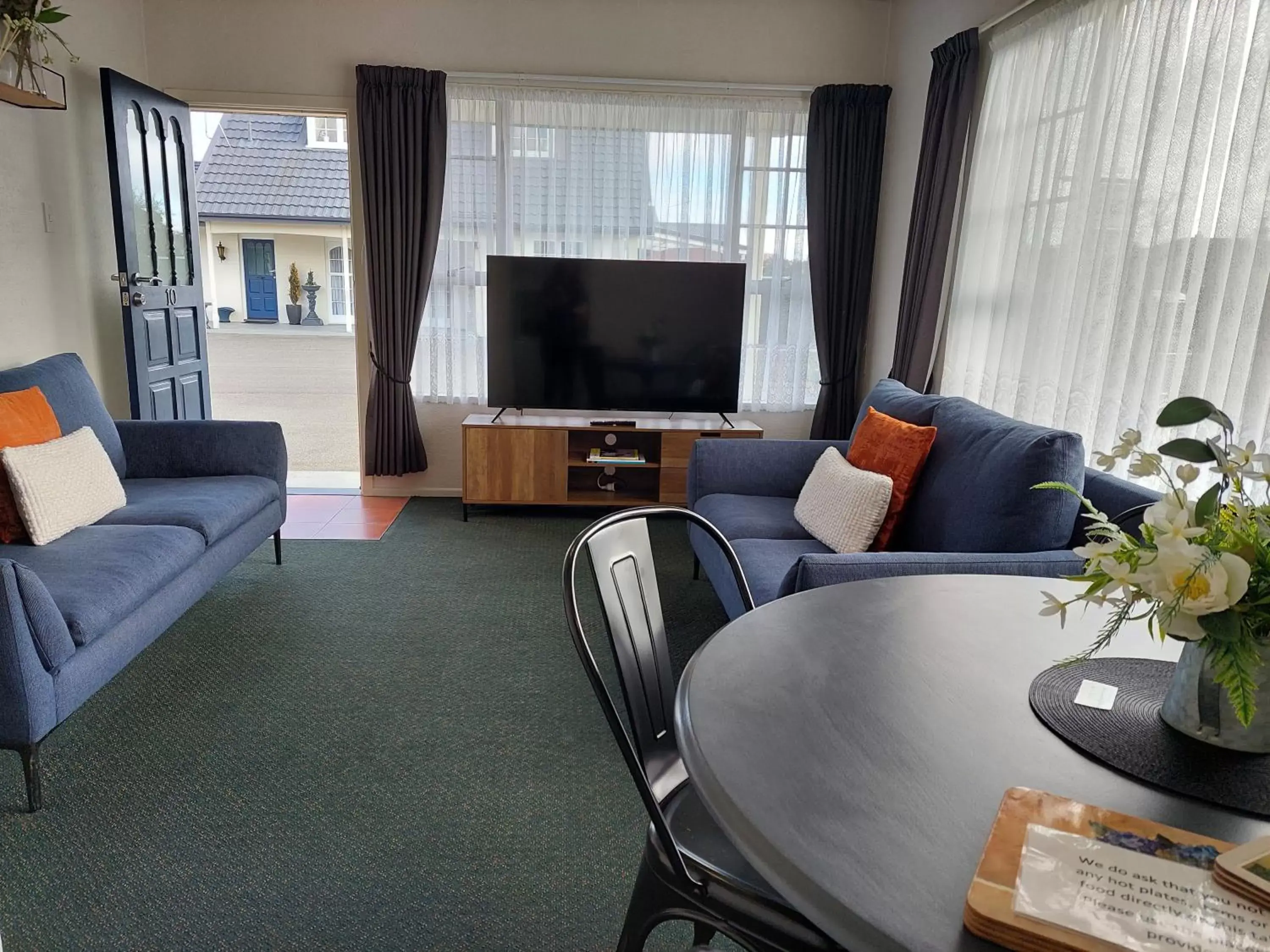 Living room, Seating Area in Colonial on Tay