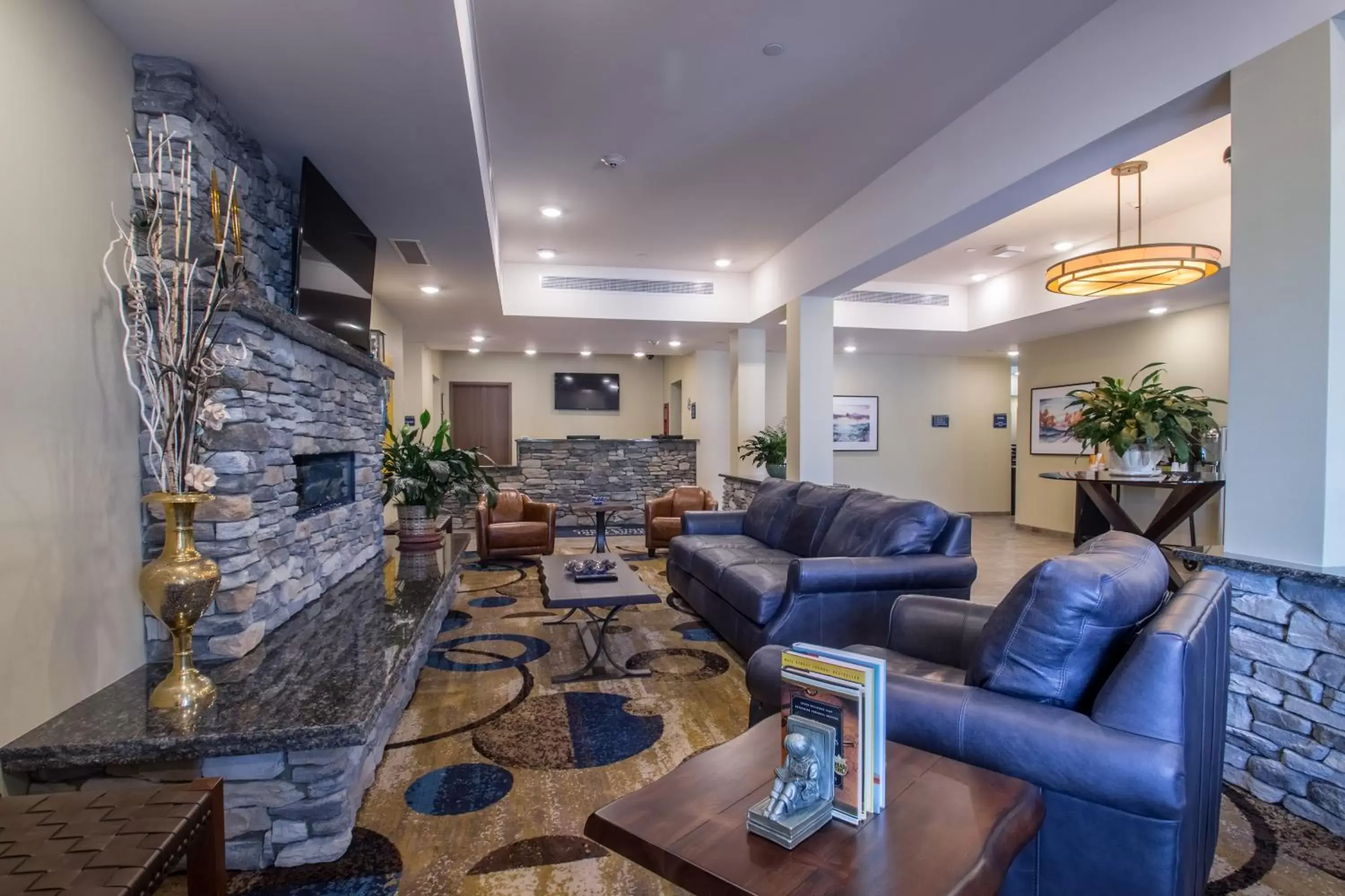 Communal lounge/ TV room, Lobby/Reception in Cobblestone Inn & Suites - St Marys