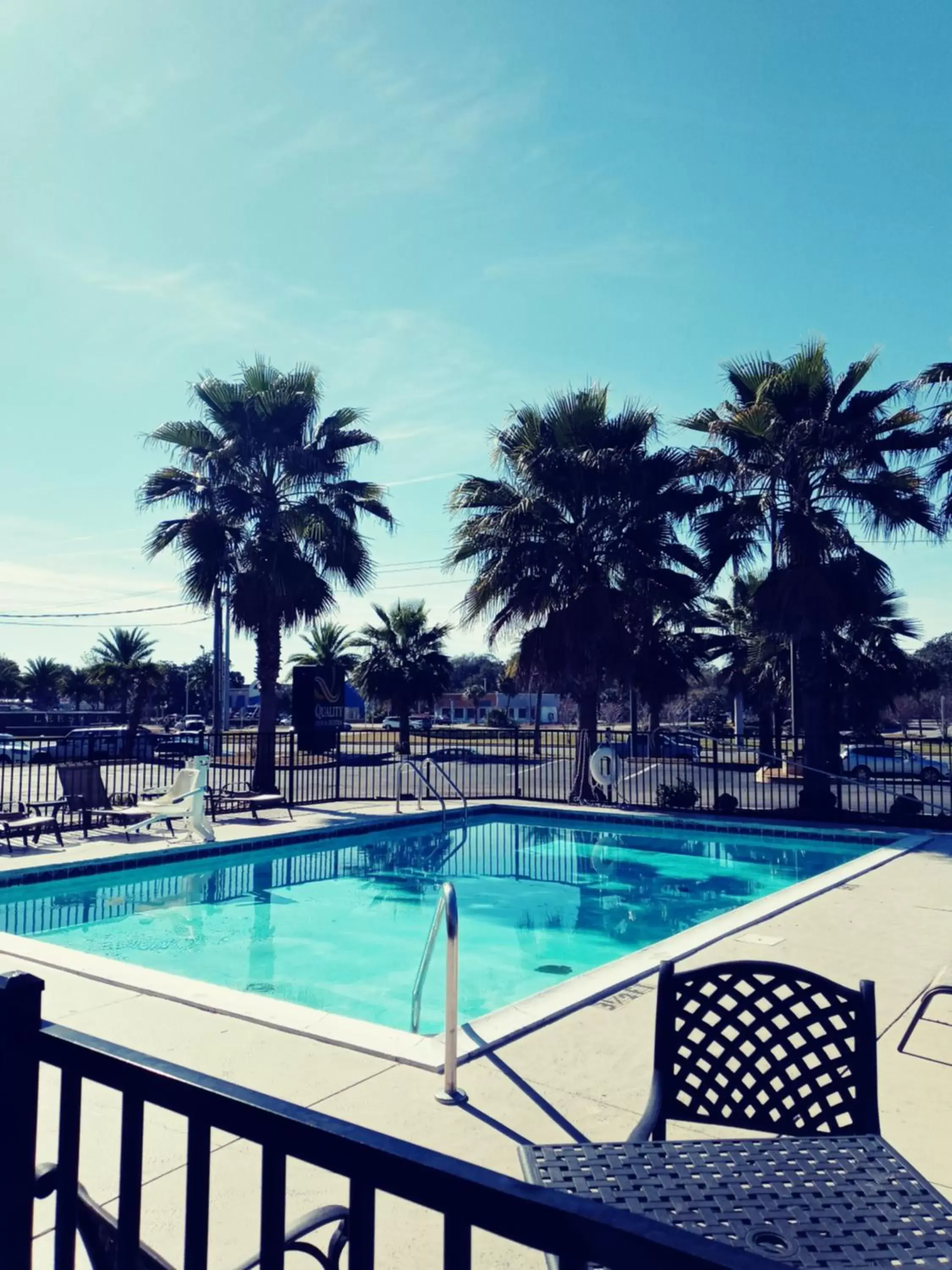 Swimming pool in Quality Inn & Suites Leesburg Chain of Lakes