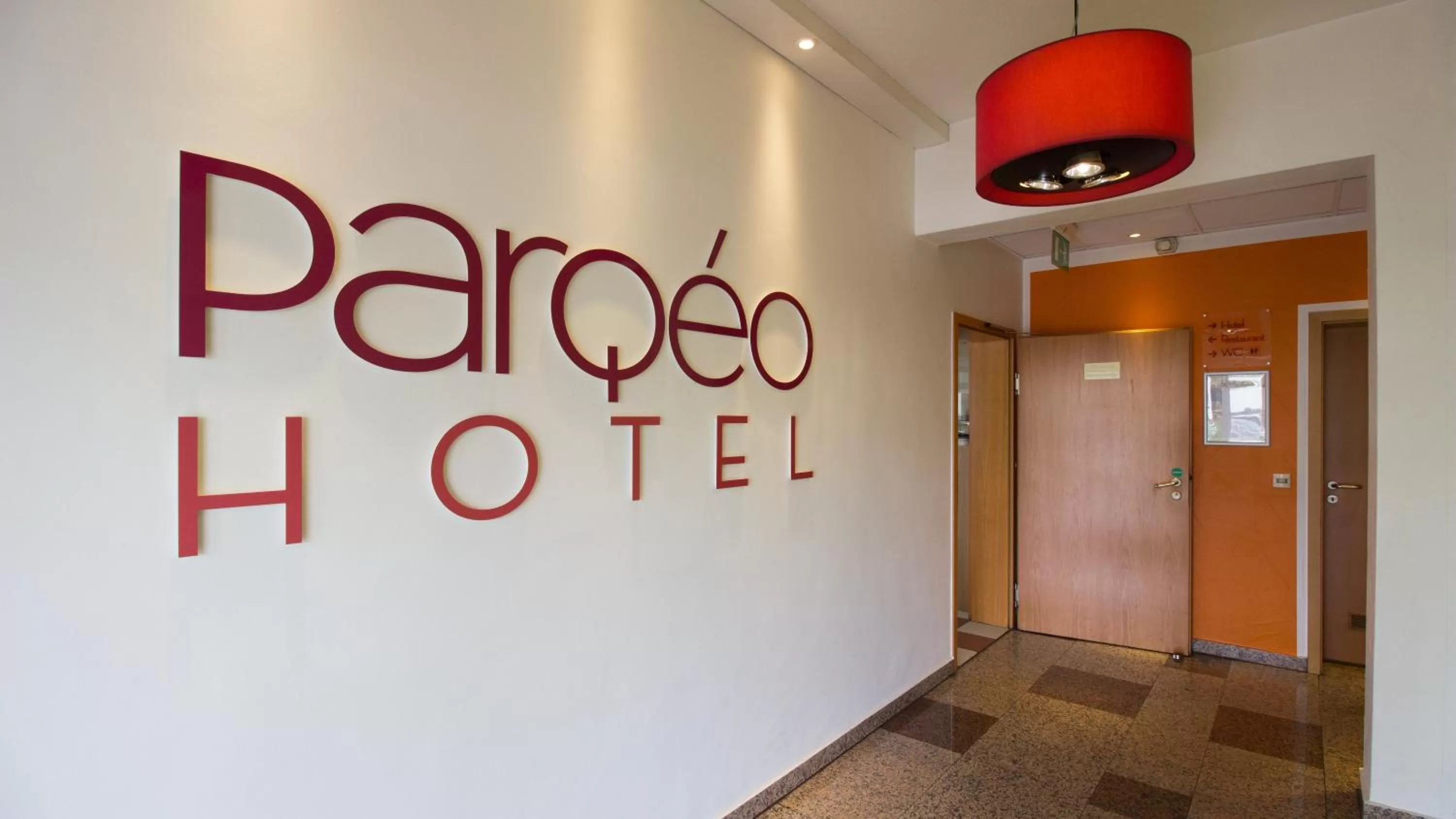 Logo/Certificate/Sign in HOTEL PARQÉO im A66