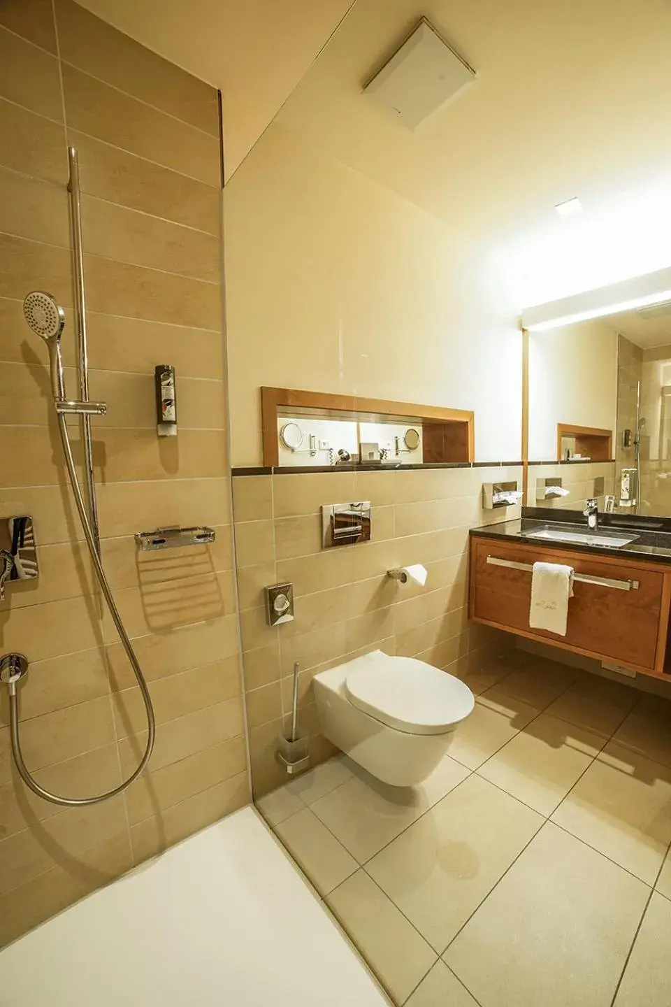 Bathroom in Lind Hotel