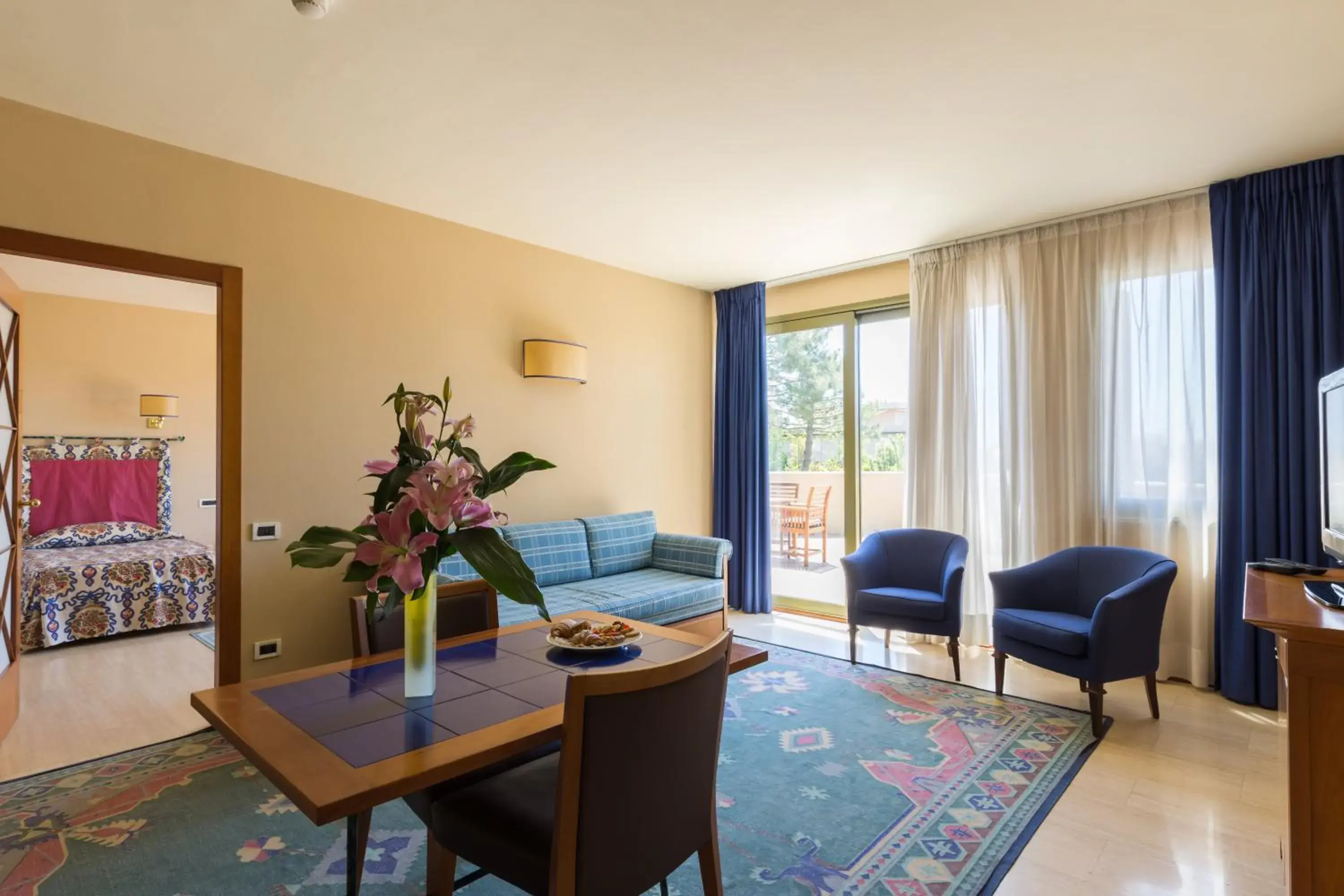 Photo of the whole room, Seating Area in Hotel Villa Undulna - Terme della Versilia