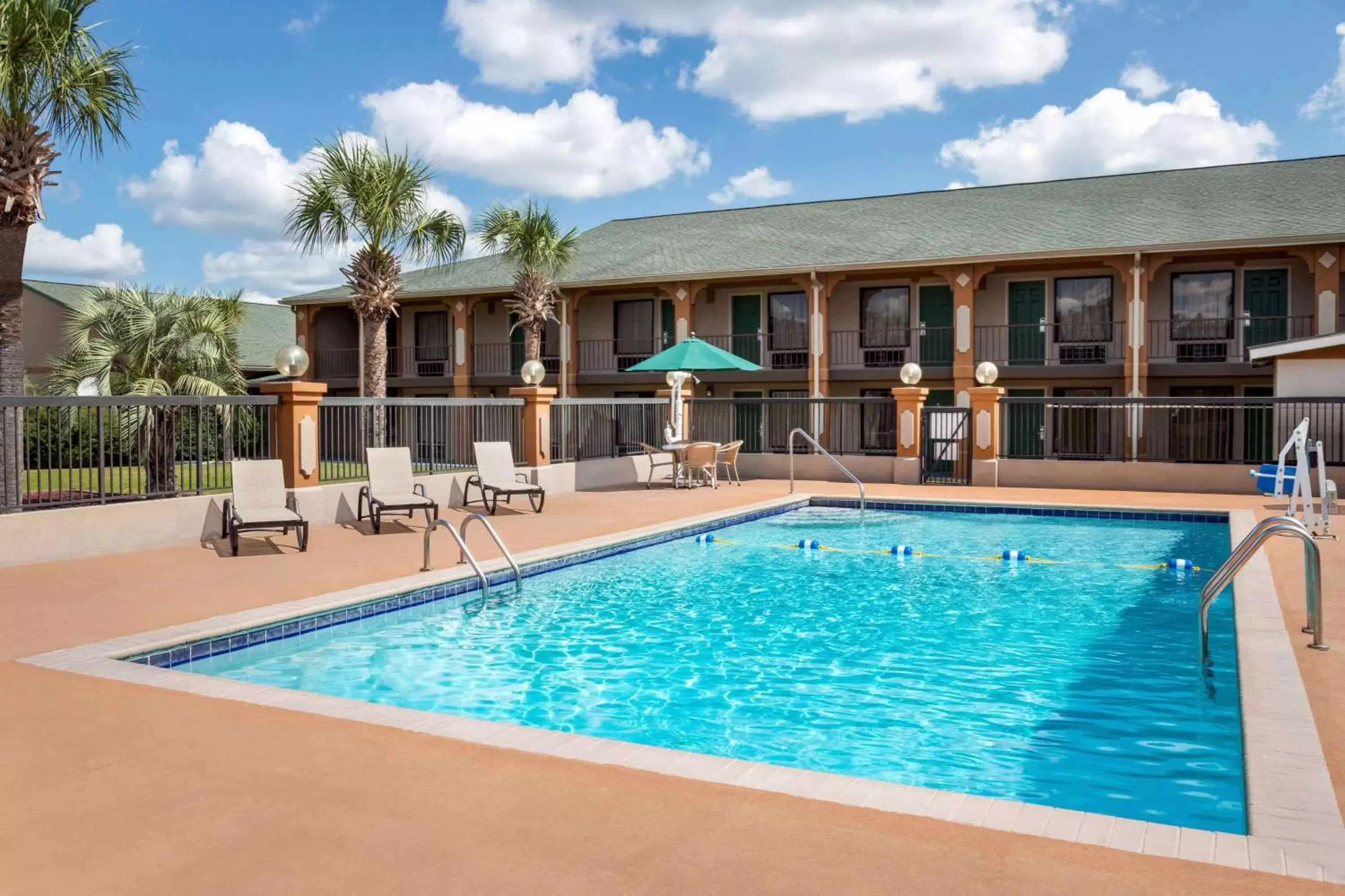 On site, Property Building in Days Inn by Wyndham Hardeeville/ I-95 State Line