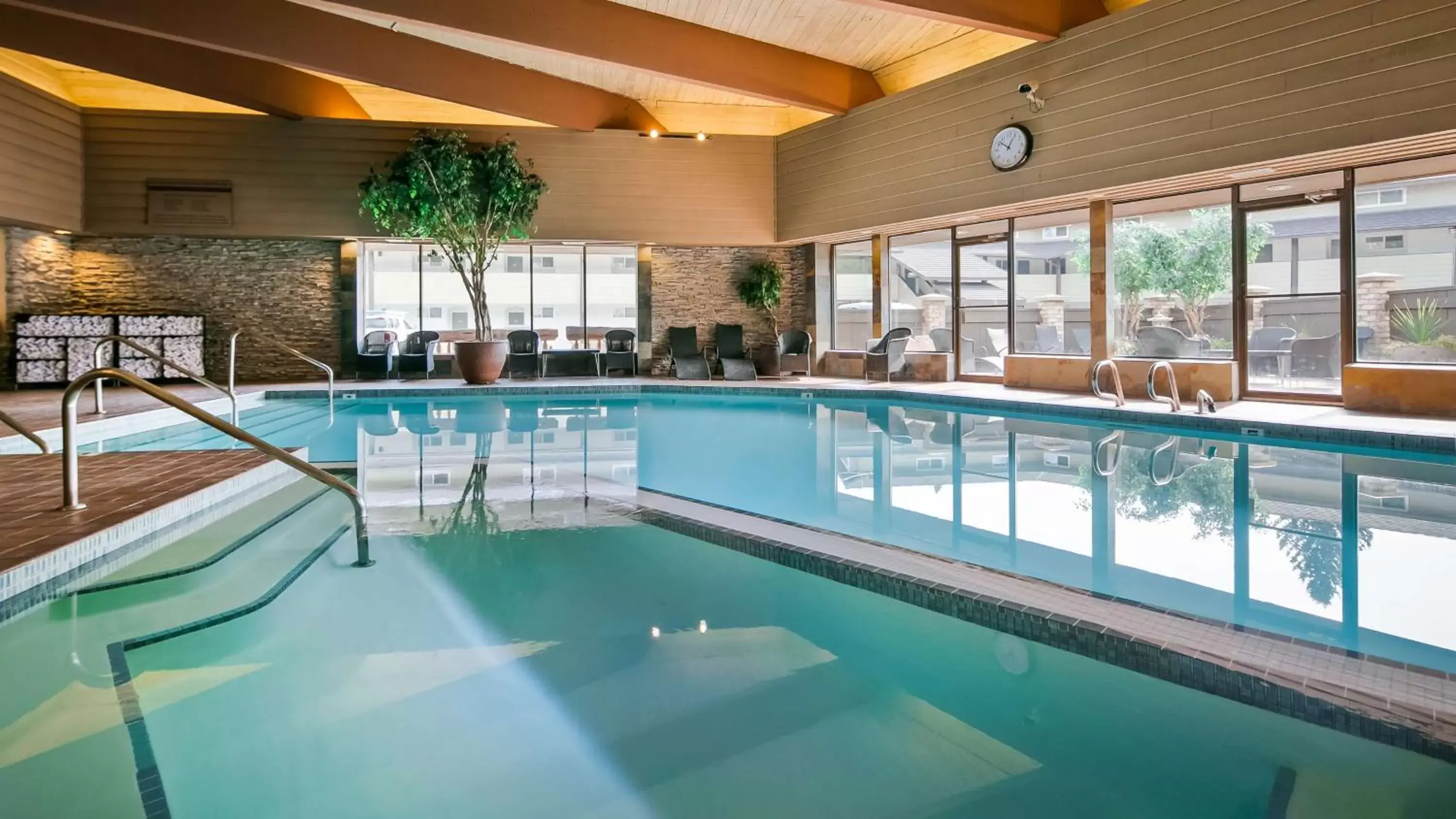 On site, Swimming Pool in Jasper Inn & Suites by INNhotels