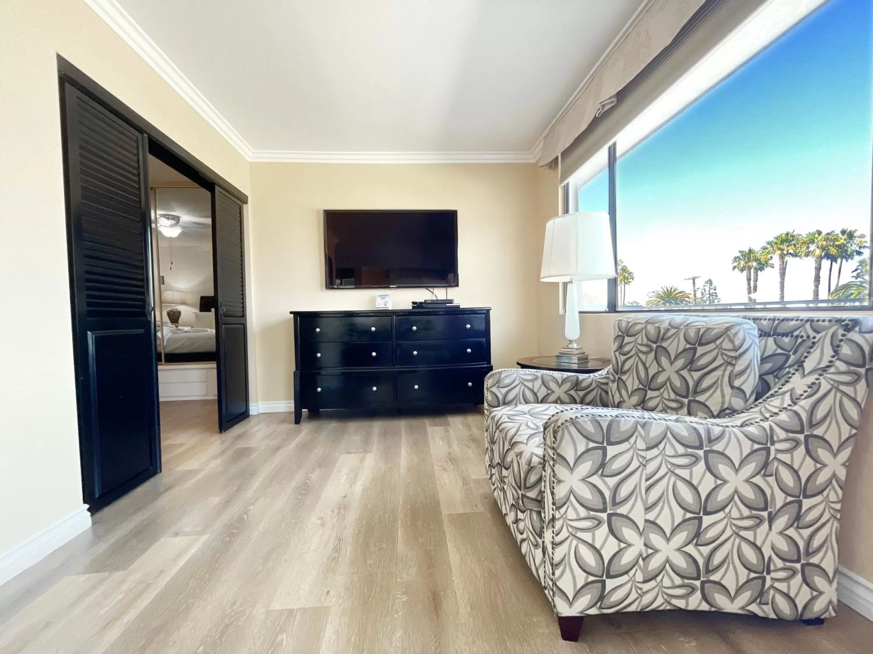 TV/Entertainment Center in Catalina Courtyard Suites