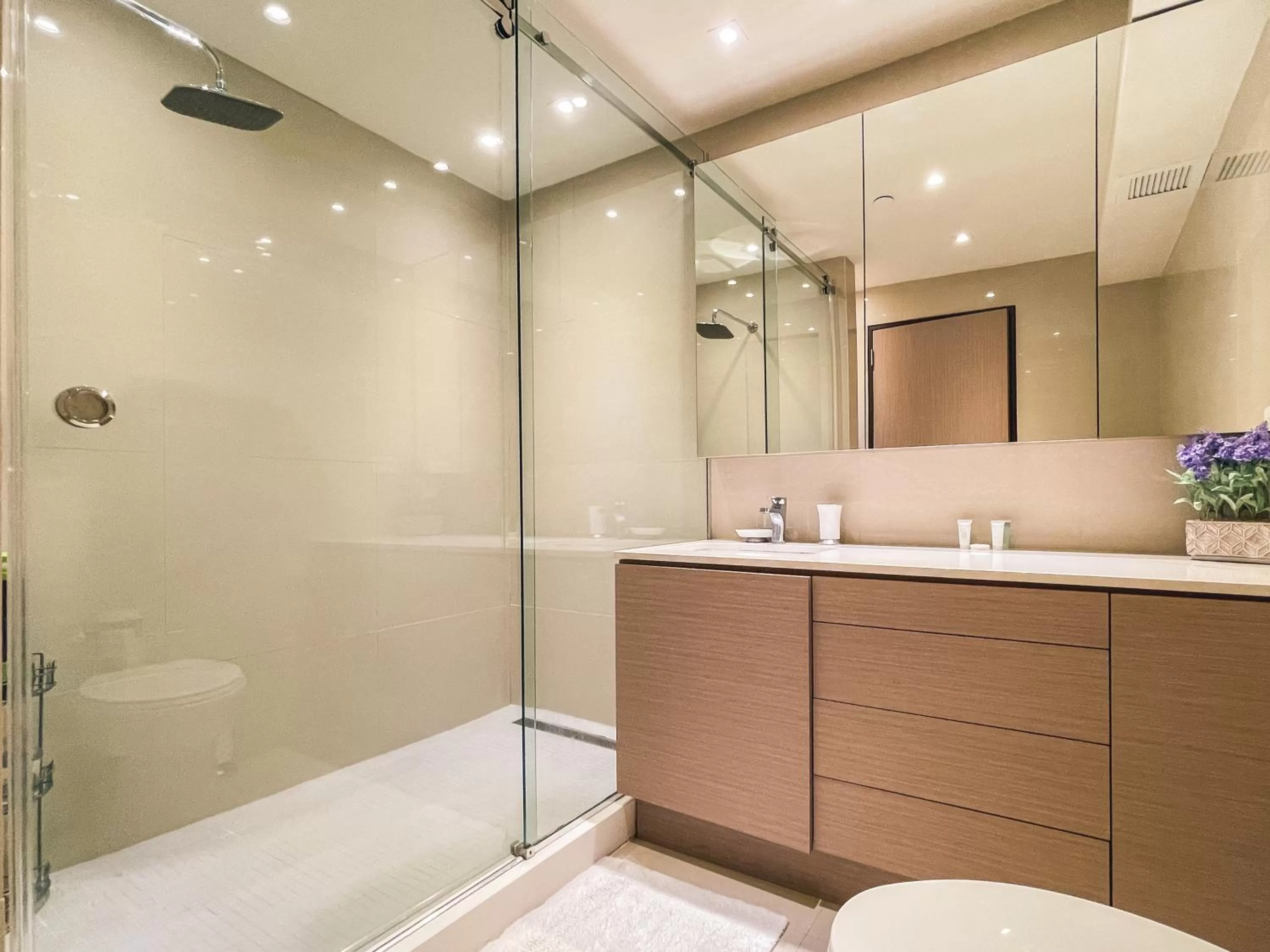 Bathroom in ESJ Towers by Chana