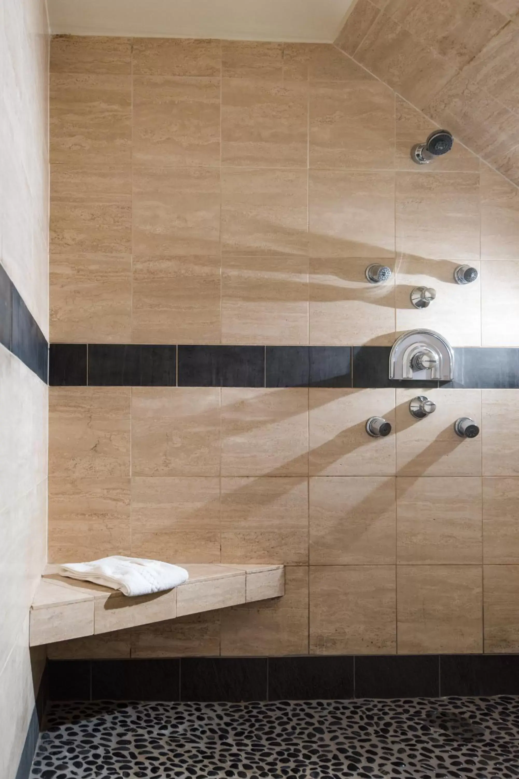 Shower, Bathroom in Four Columns Inn