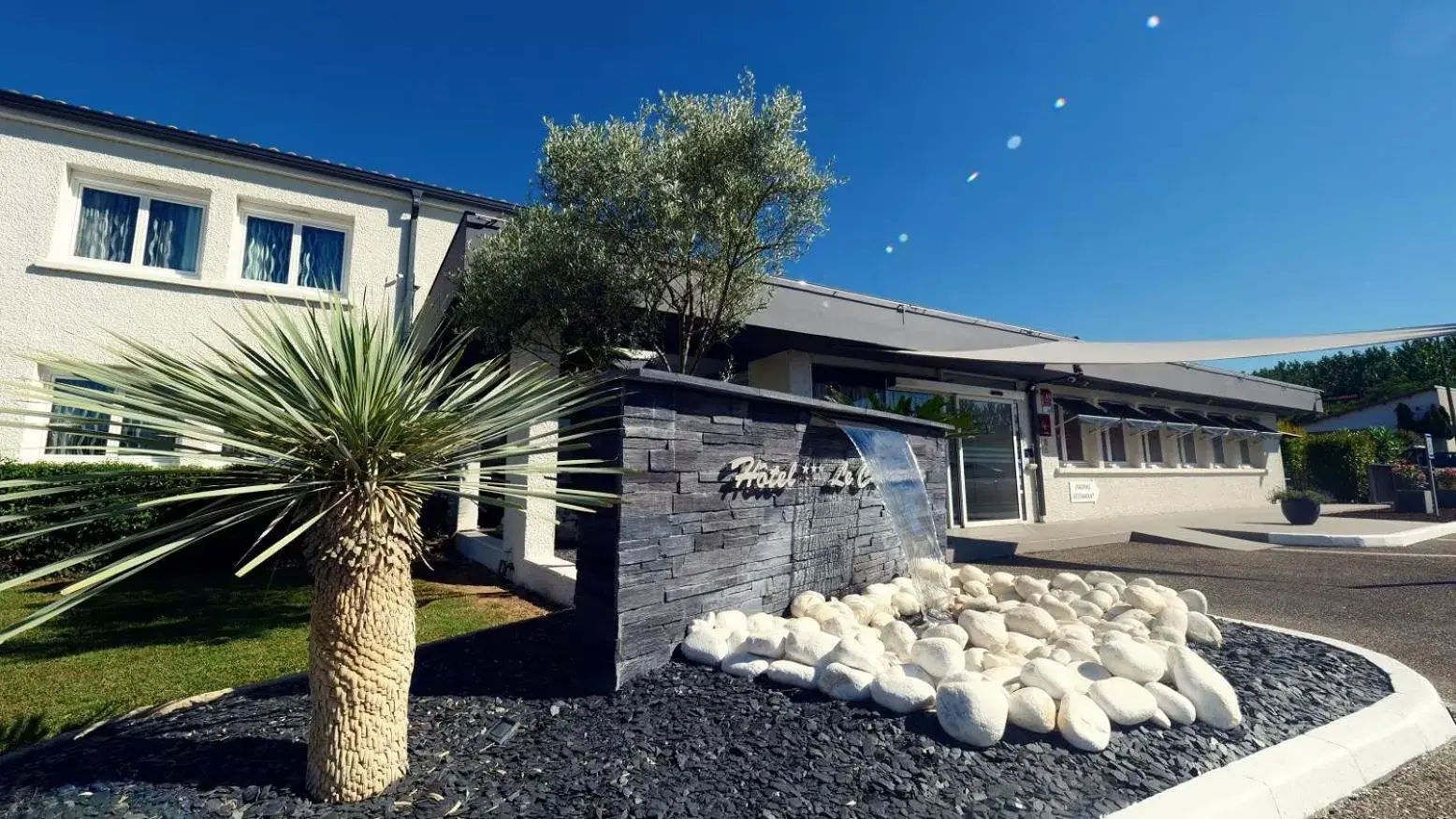 Facade/entrance, Property Building in Citotel Hôtel Le Capricorne