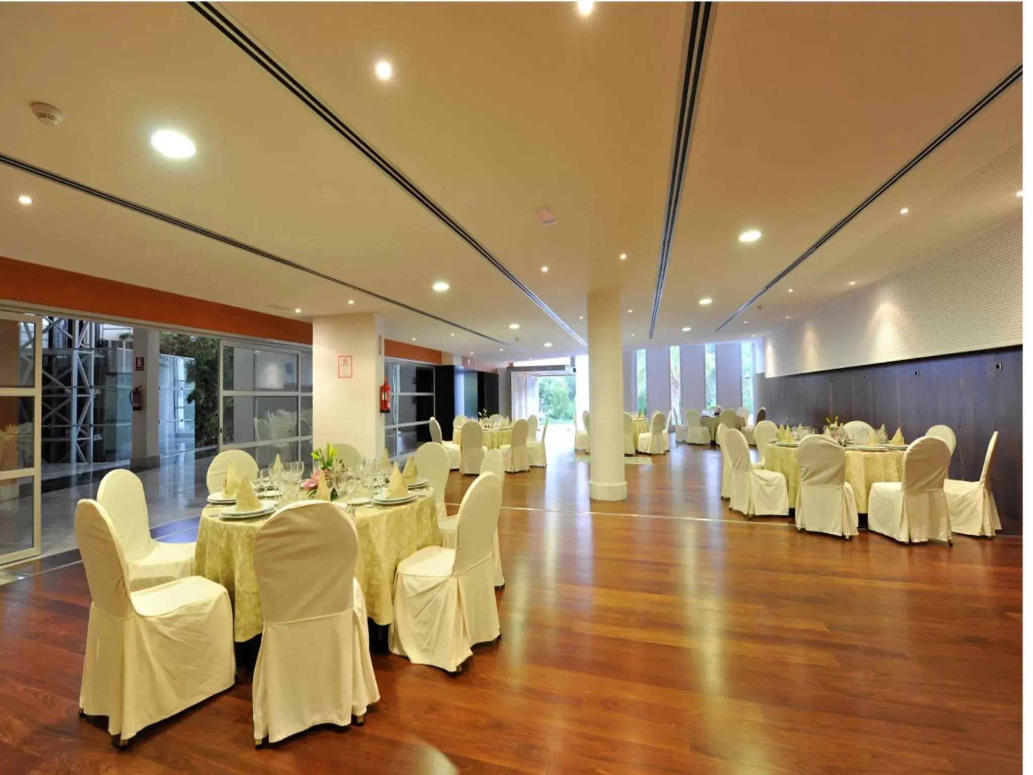 Restaurant/places to eat, Banquet Facilities in Hotel Salobreña Suites