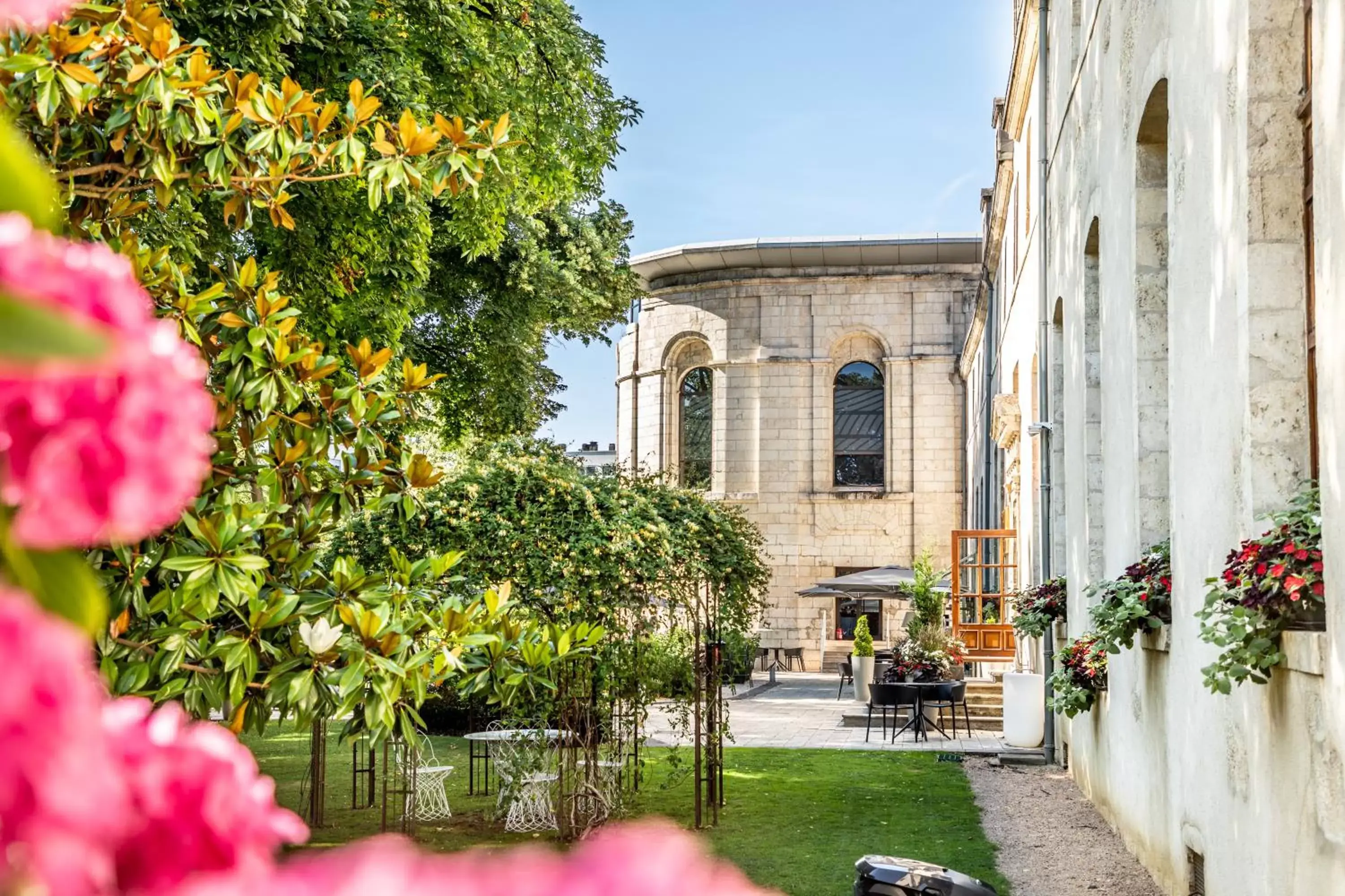 Garden, Property Building in Hotel De Bourbon Grand Hotel Mercure Bourges