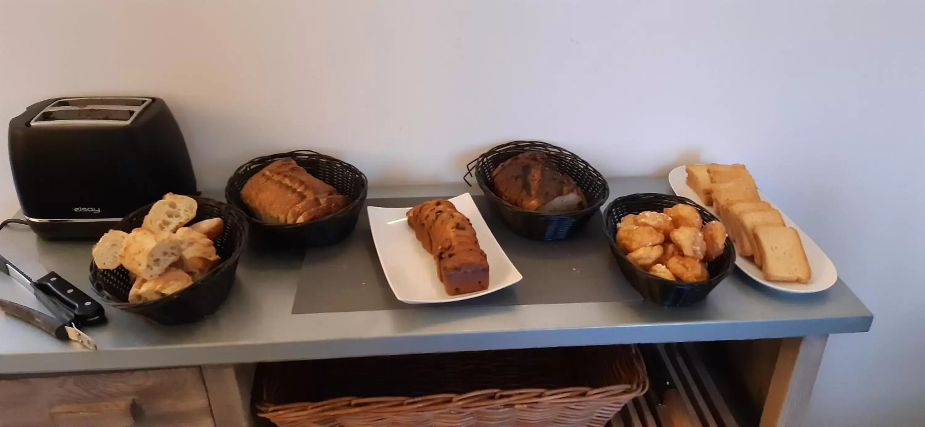 Continental breakfast, Food in Chateau La France