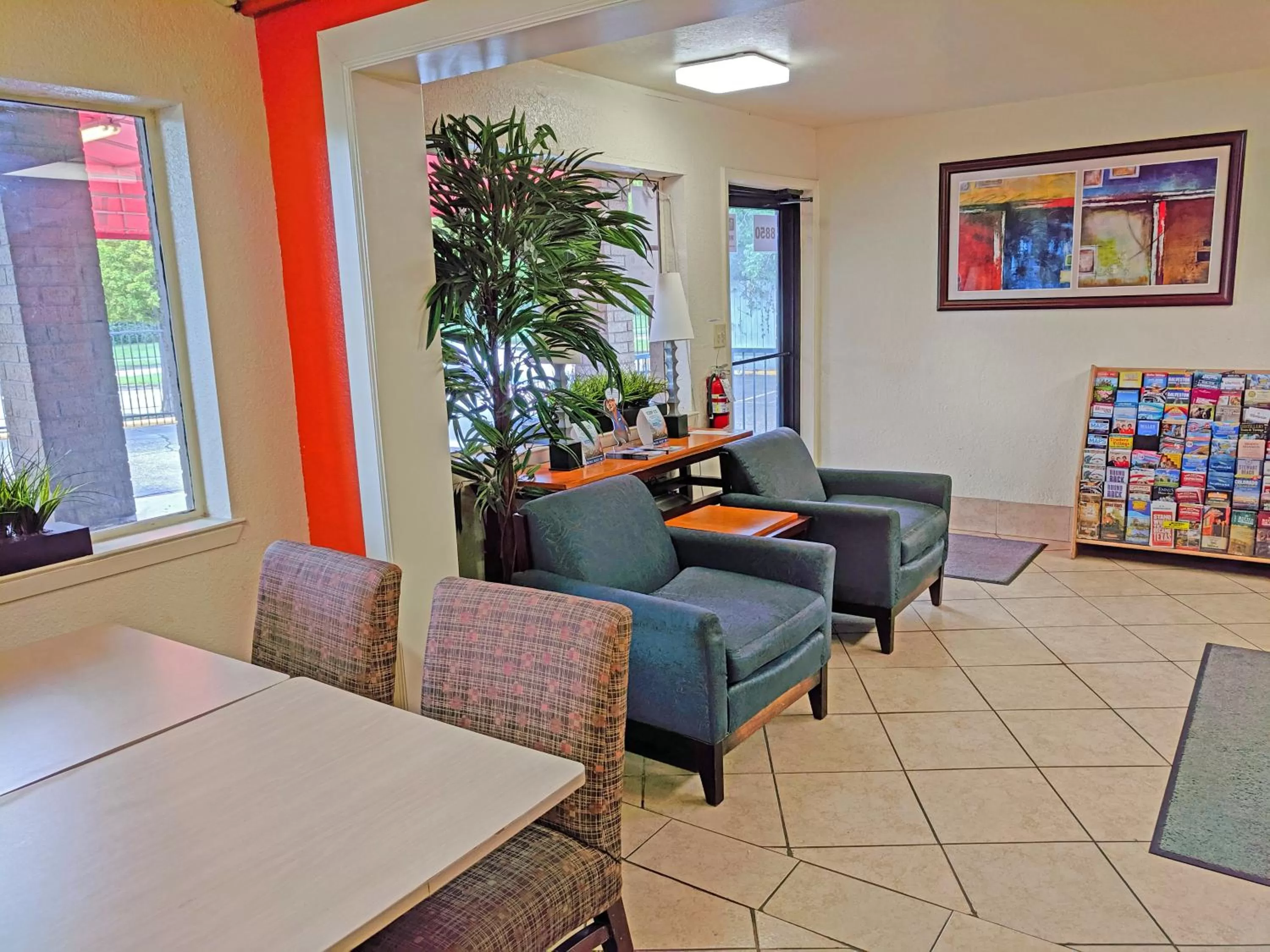 Lobby or reception in Travelodge by Wyndham Houston Hobby Airport