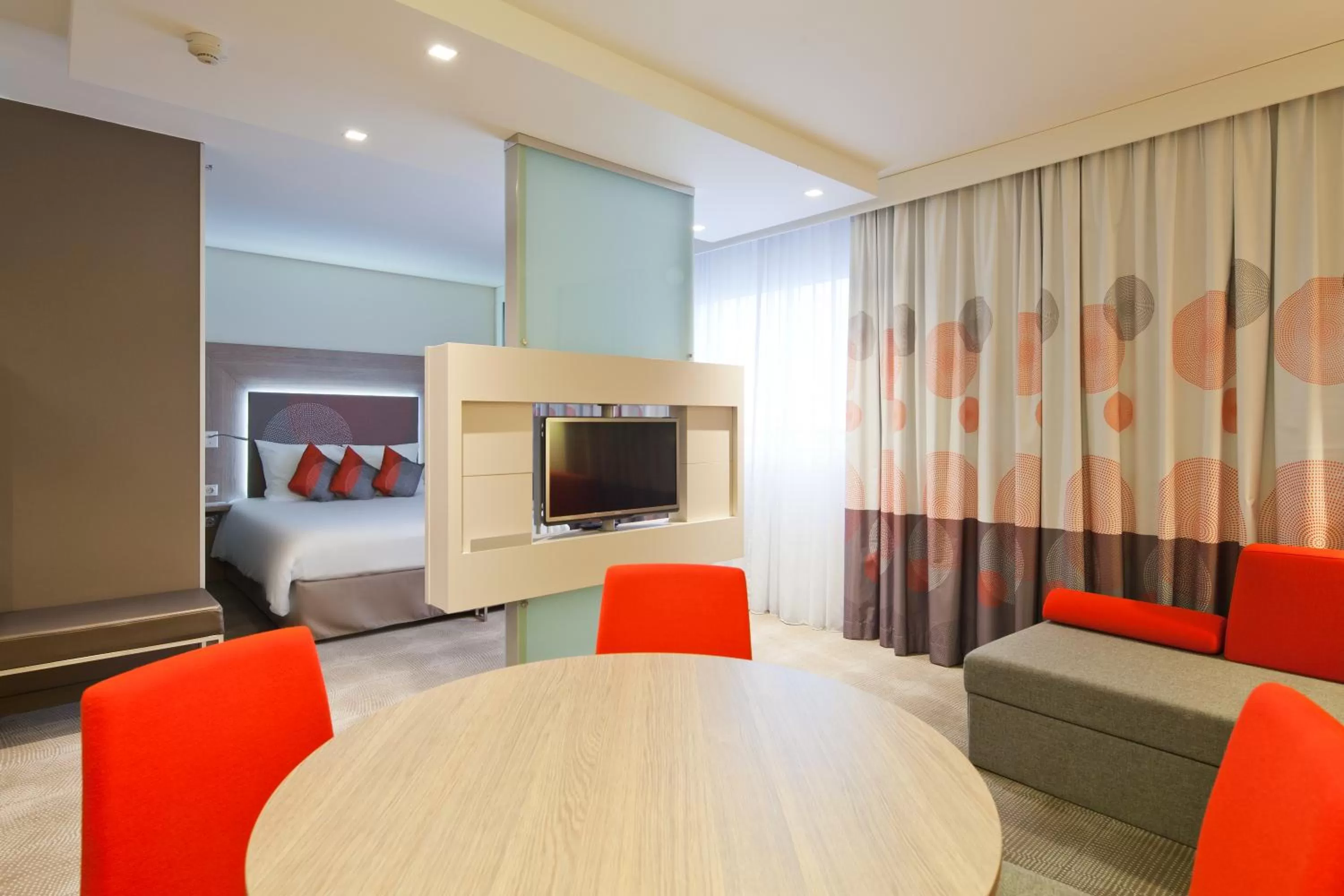 Bathroom, Bed in Novotel Warszawa Centrum